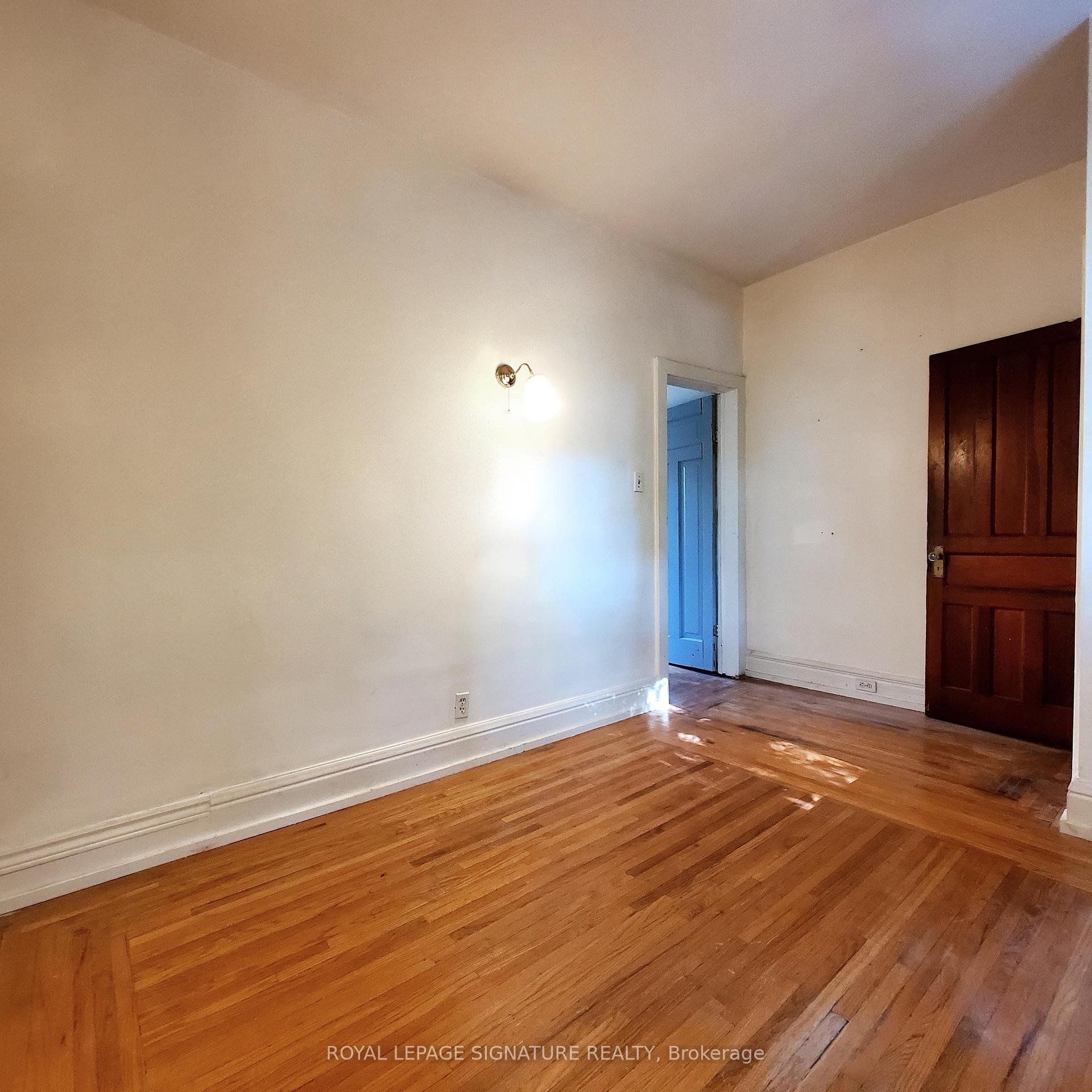 









116


Fairholt

Road South, 2,
Hamilton,




ON
L8M 2T7

