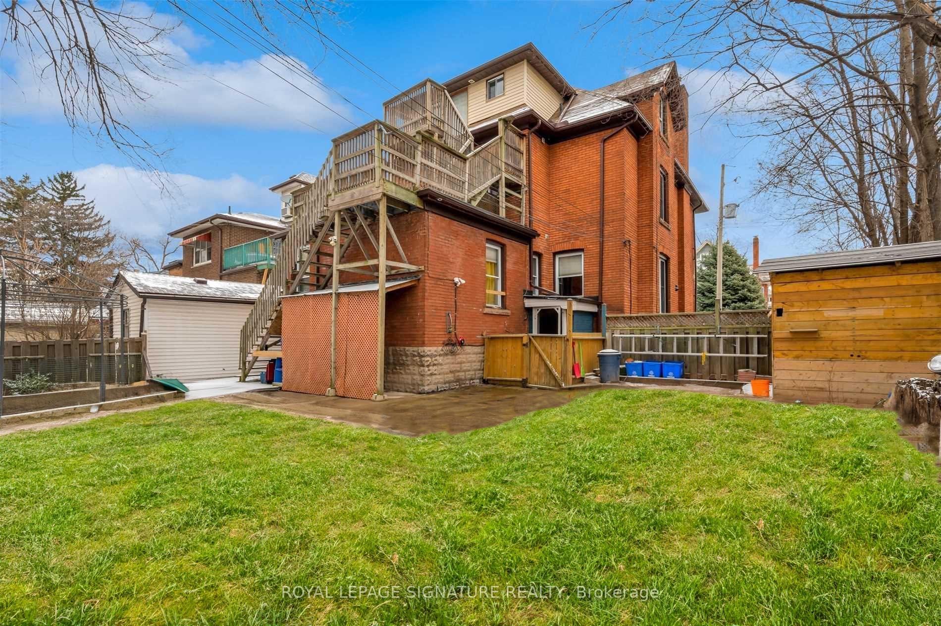 









116


Fairholt

Road South, 2,
Hamilton,




ON
L8M 2T7

