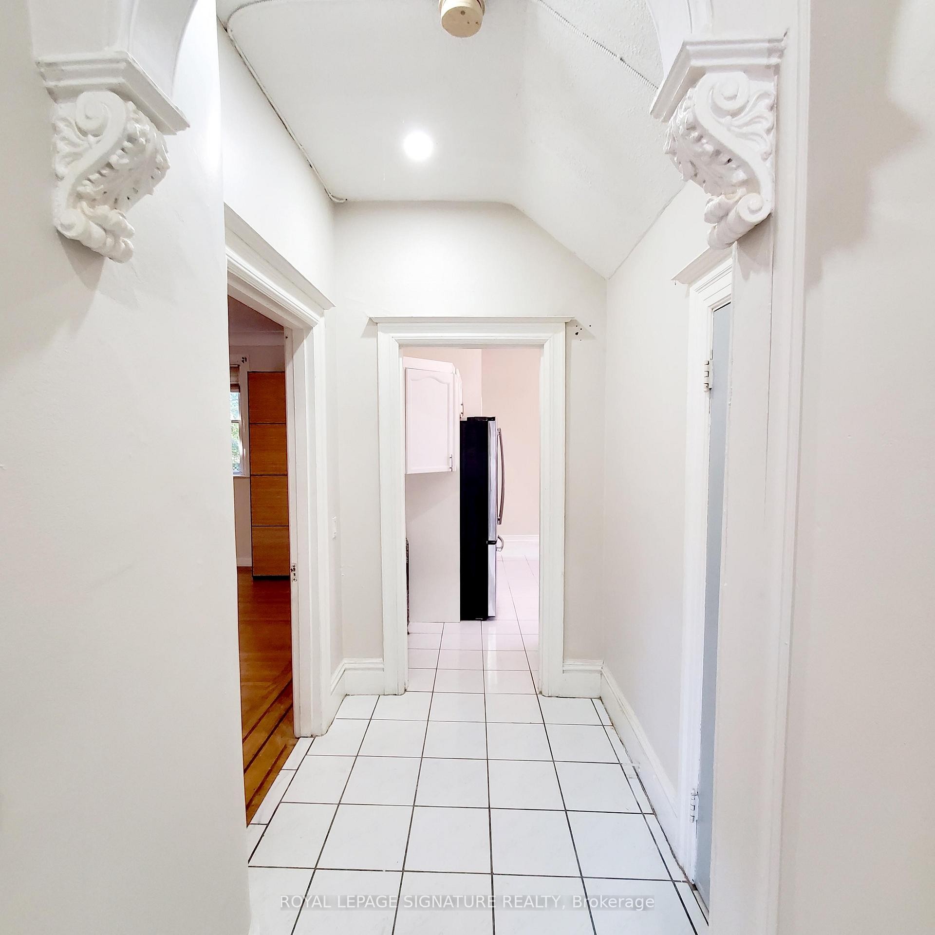 









116


Fairholt

Road South, 2,
Hamilton,




ON
L8M 2T7

