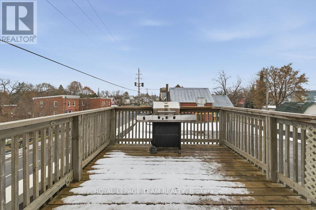 












4 ELGIN STREET

,
Arnprior,




Ontario
K7S1N3

