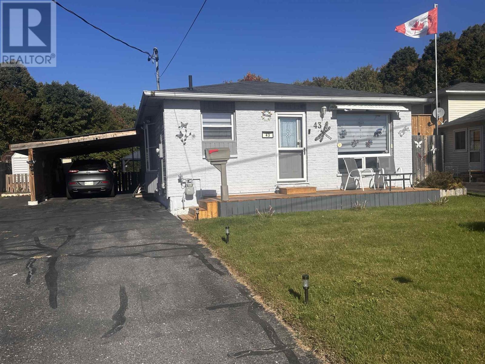 












43 London CRES

,
Elliot Lake,




Ontario
P5A2P7

