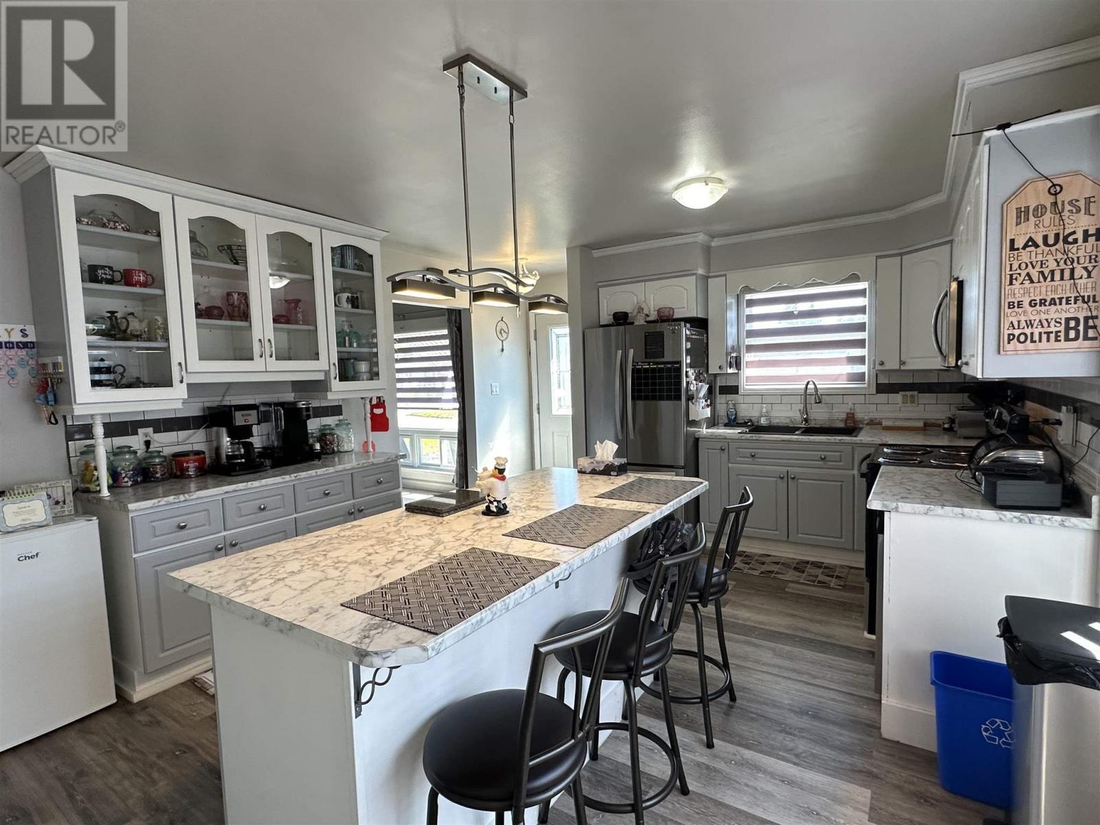












43 London CRES

,
Elliot Lake,




Ontario
P5A2P7

