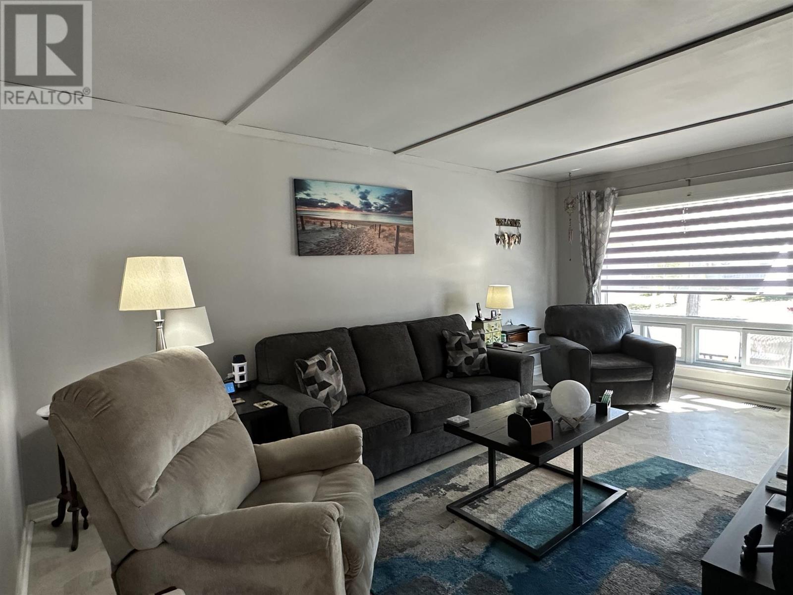 












43 London CRES

,
Elliot Lake,




Ontario
P5A2P7


