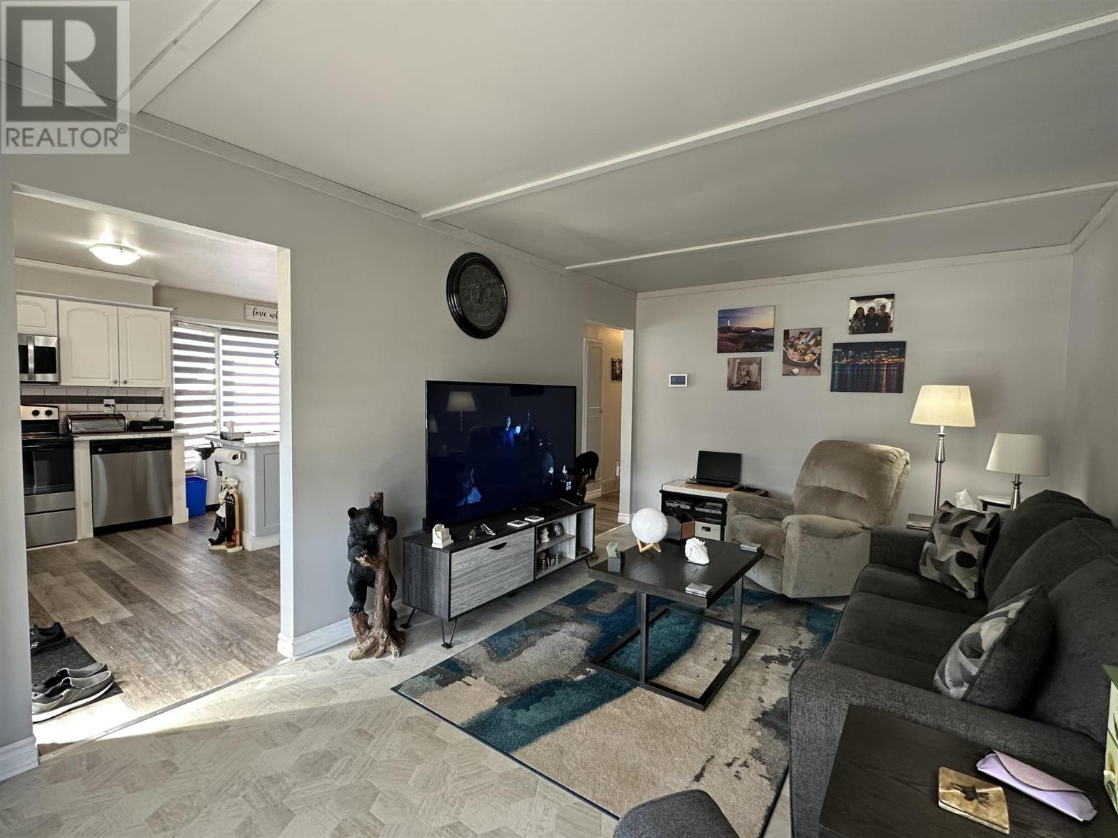 












43 London CRES

,
Elliot Lake,




Ontario
P5A2P7

