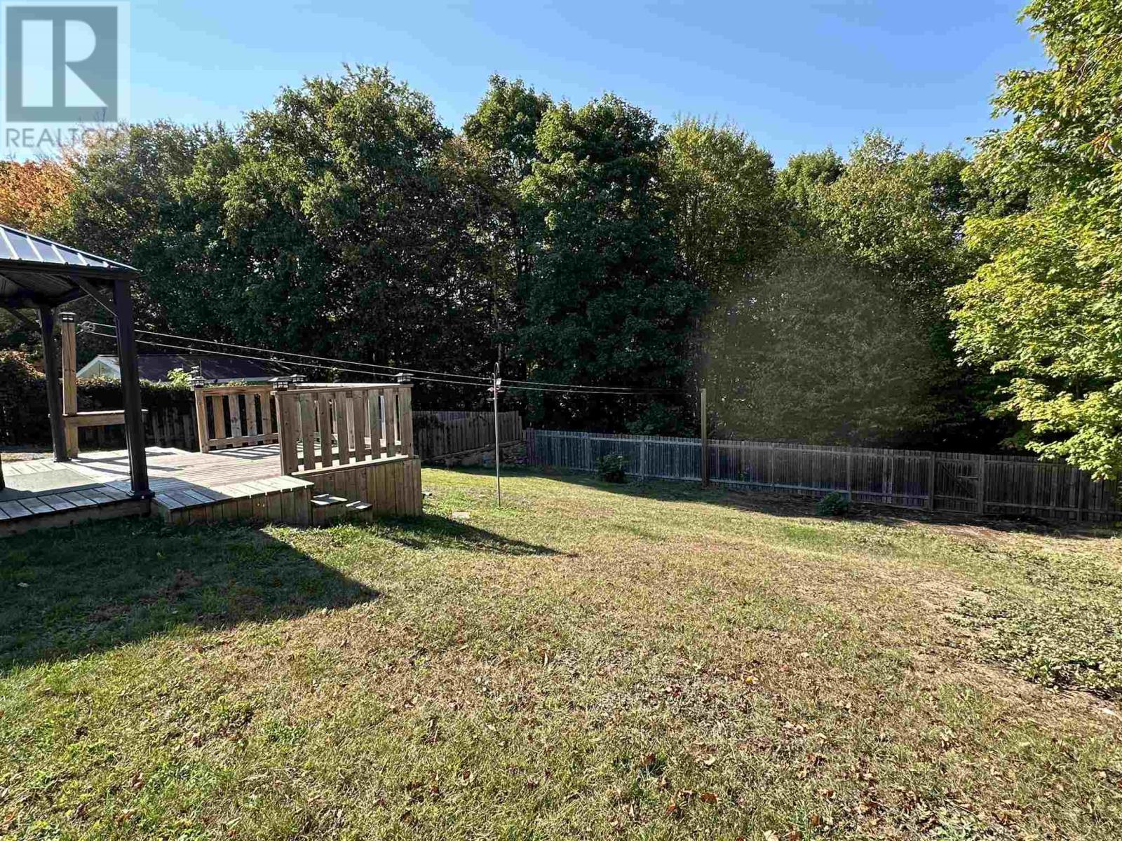 












43 London CRES

,
Elliot Lake,




Ontario
P5A2P7


