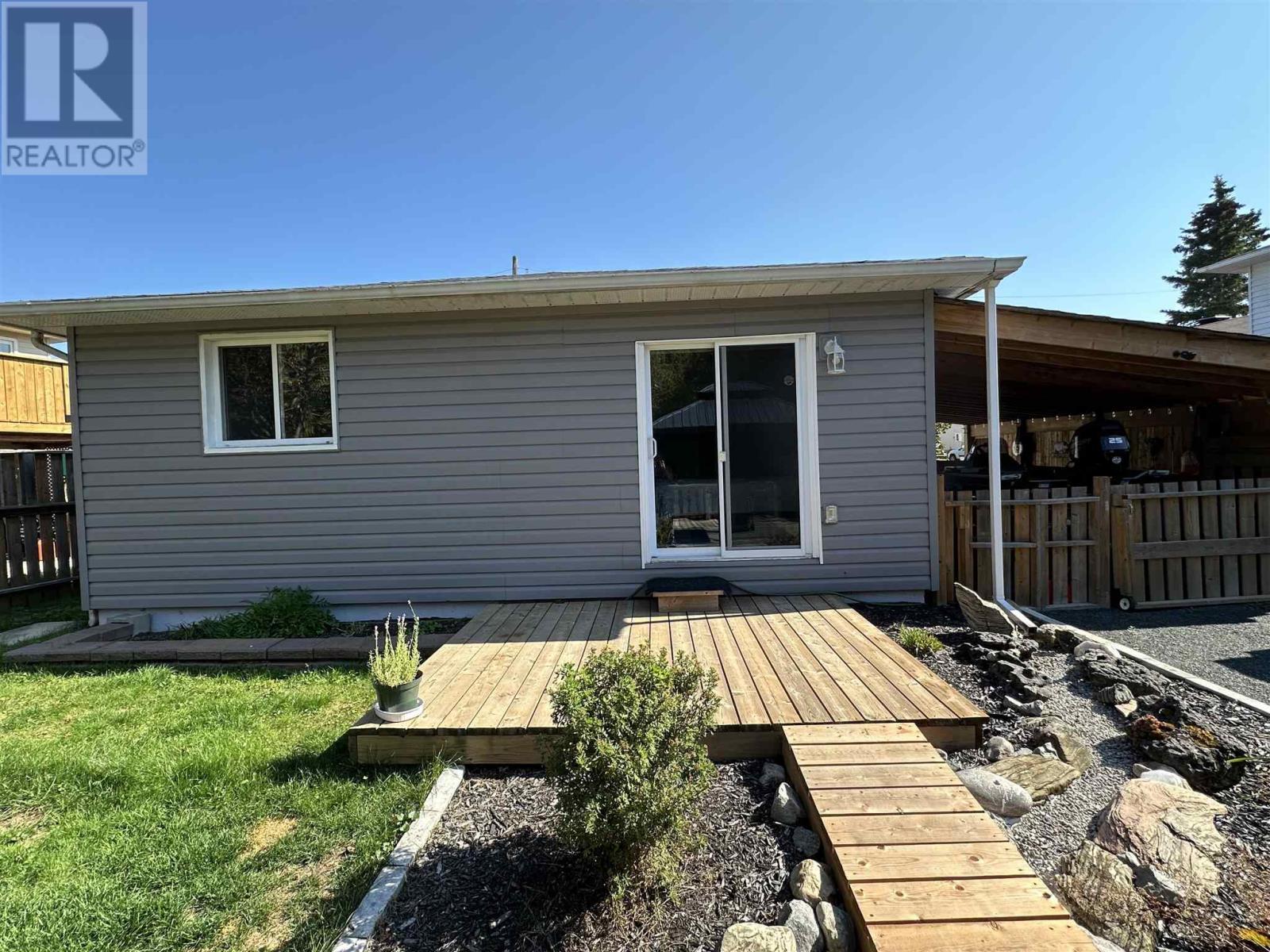 












43 London CRES

,
Elliot Lake,




Ontario
P5A2P7

