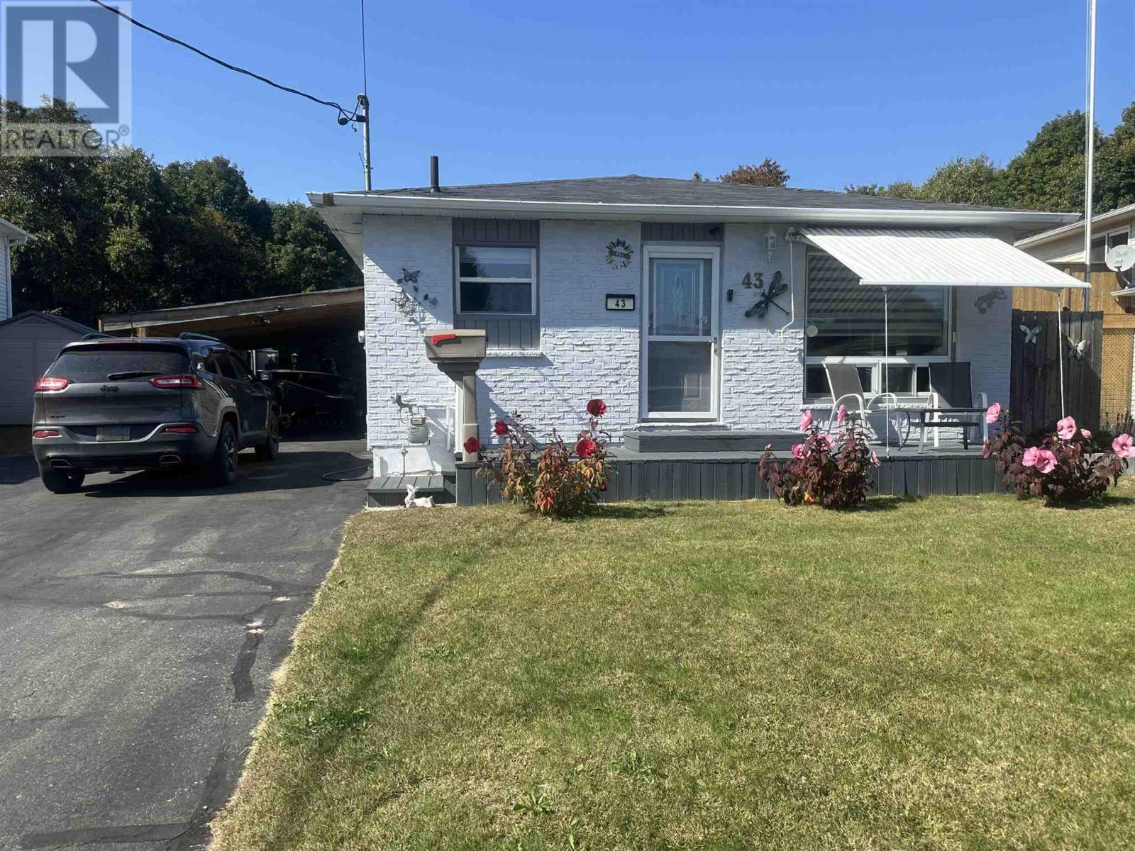 












43 London CRES

,
Elliot Lake,




Ontario
P5A2P7

