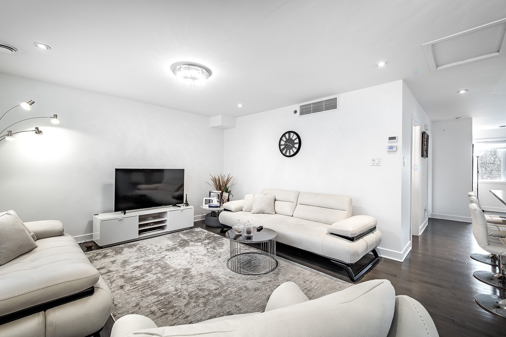 









5788A


Av. Parkhaven

,
Côte-Saint-Luc,




QC
H4W1X9

