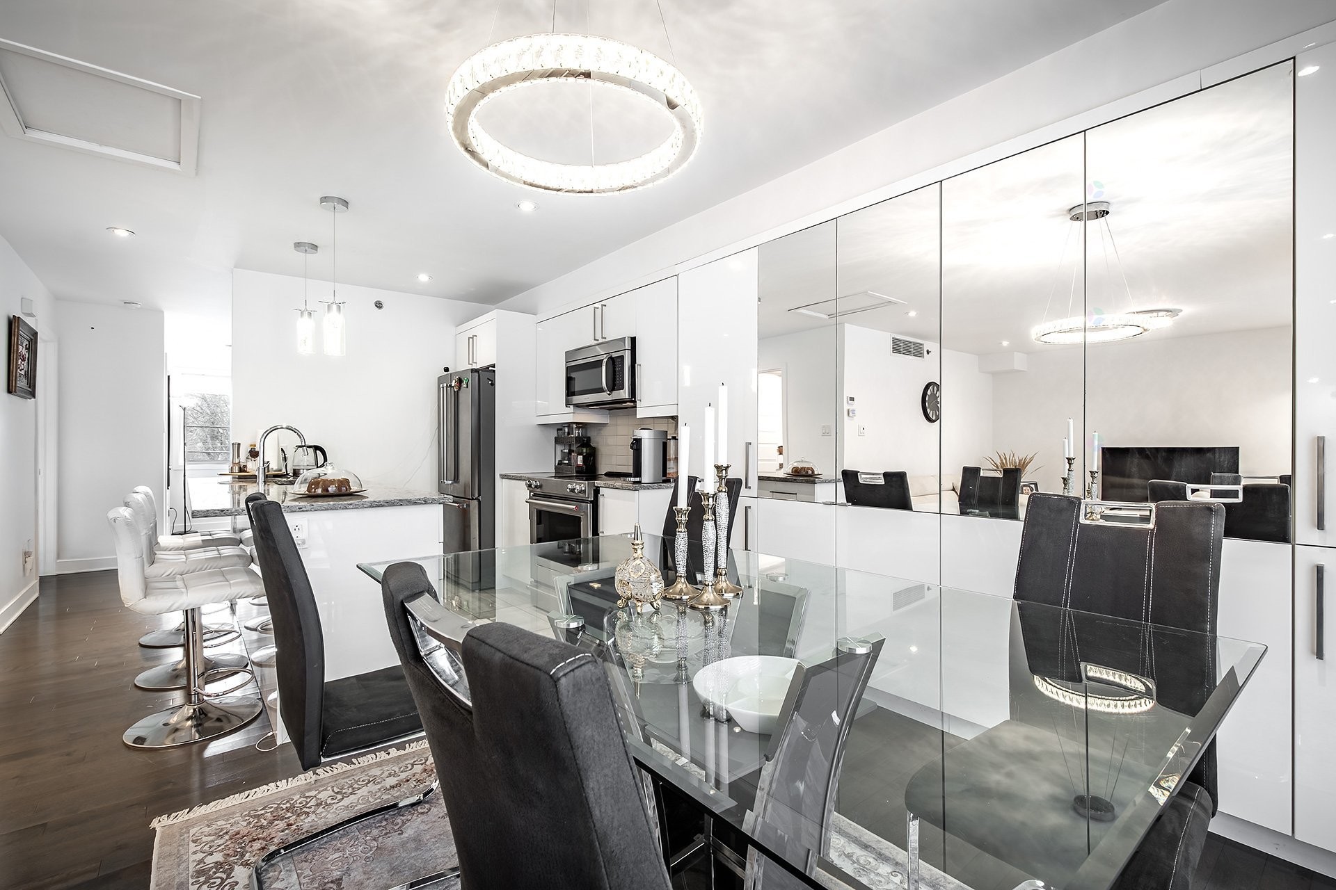 









5788A


Av. Parkhaven

,
Côte-Saint-Luc,




QC
H4W1X9

