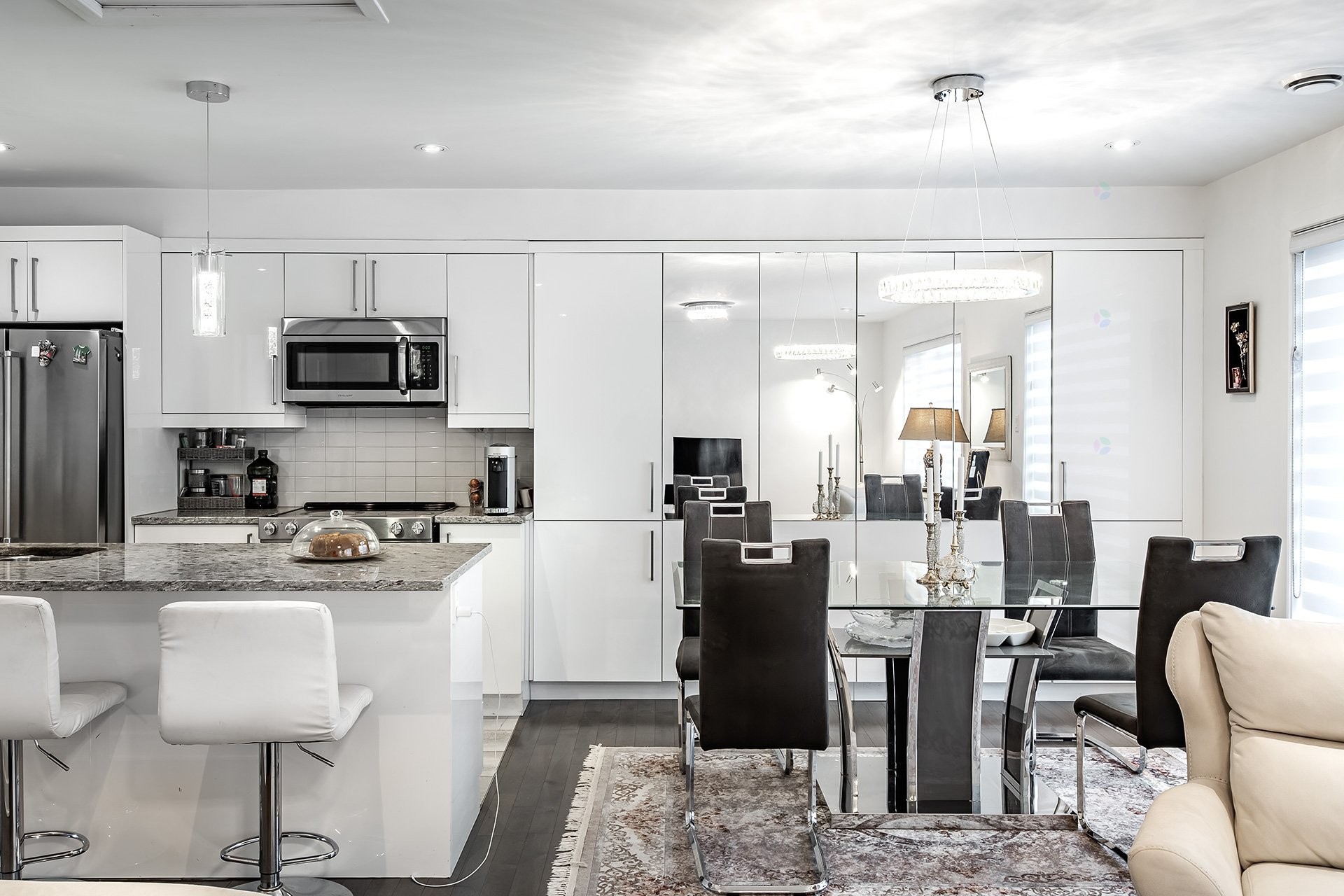 









5788A


Av. Parkhaven

,
Côte-Saint-Luc,




QC
H4W1X9

