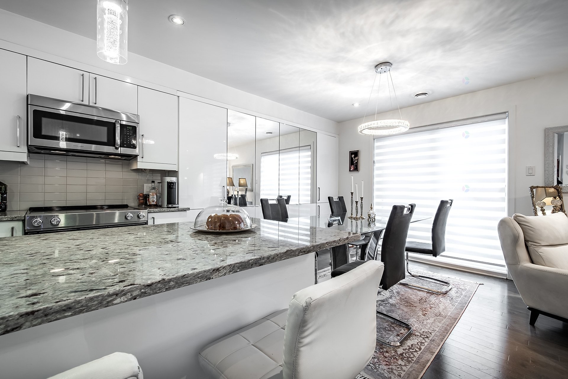 









5788A


Av. Parkhaven

,
Côte-Saint-Luc,




QC
H4W1X9

