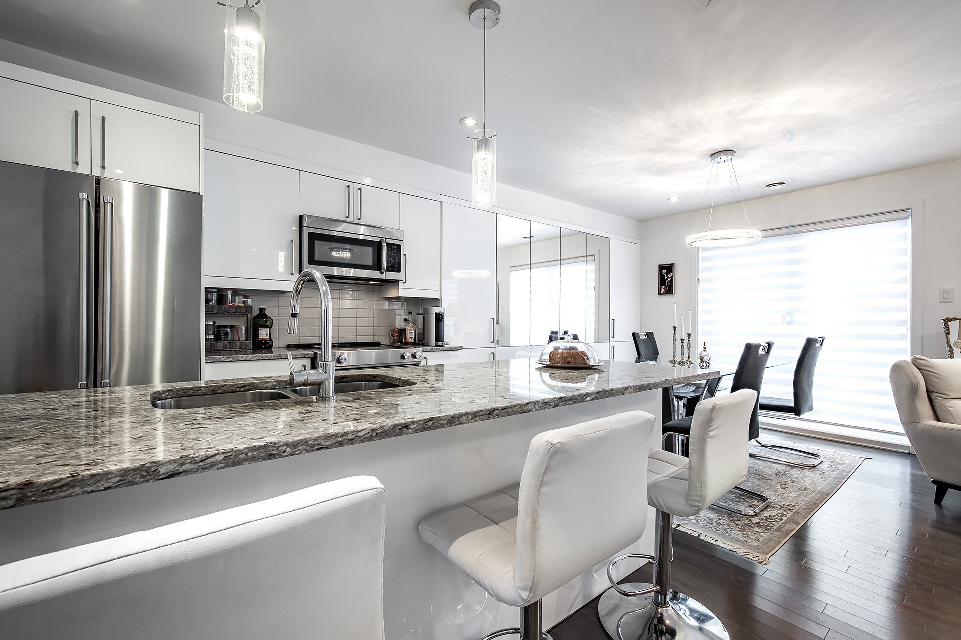 









5788A


Av. Parkhaven

,
Côte-Saint-Luc,




QC
H4W1X9

