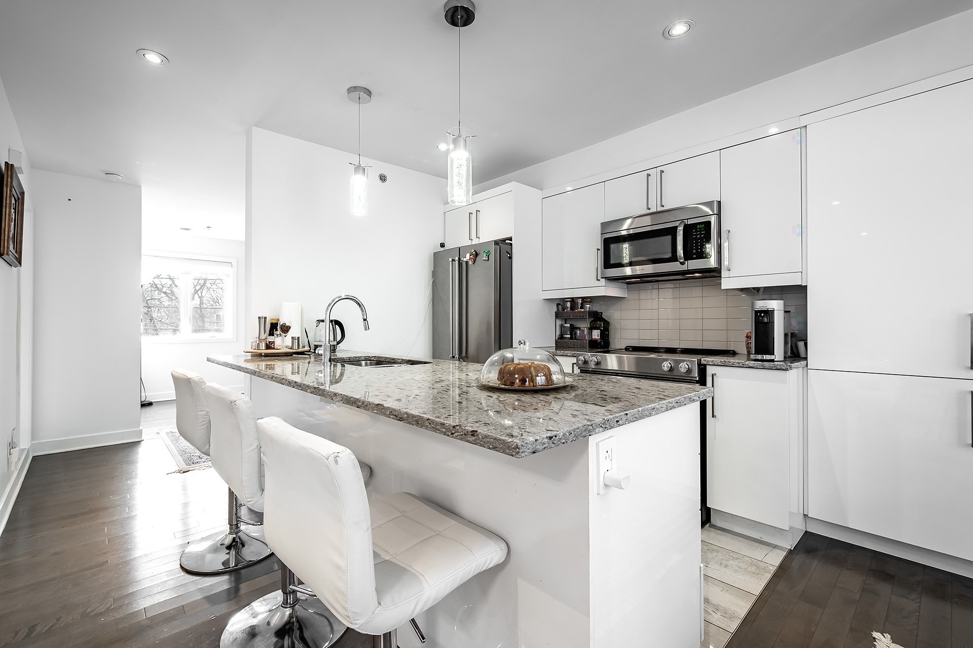 









5788A


Av. Parkhaven

,
Côte-Saint-Luc,




QC
H4W1X9

