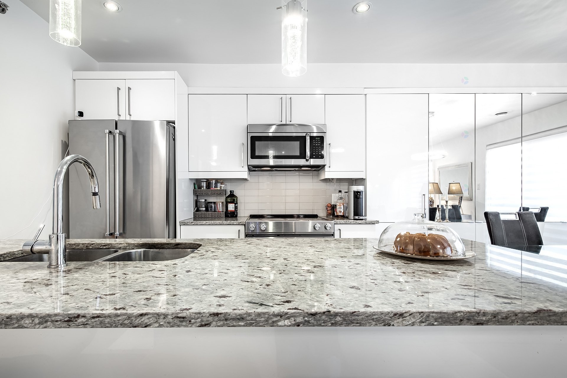 









5788A


Av. Parkhaven

,
Côte-Saint-Luc,




QC
H4W1X9

