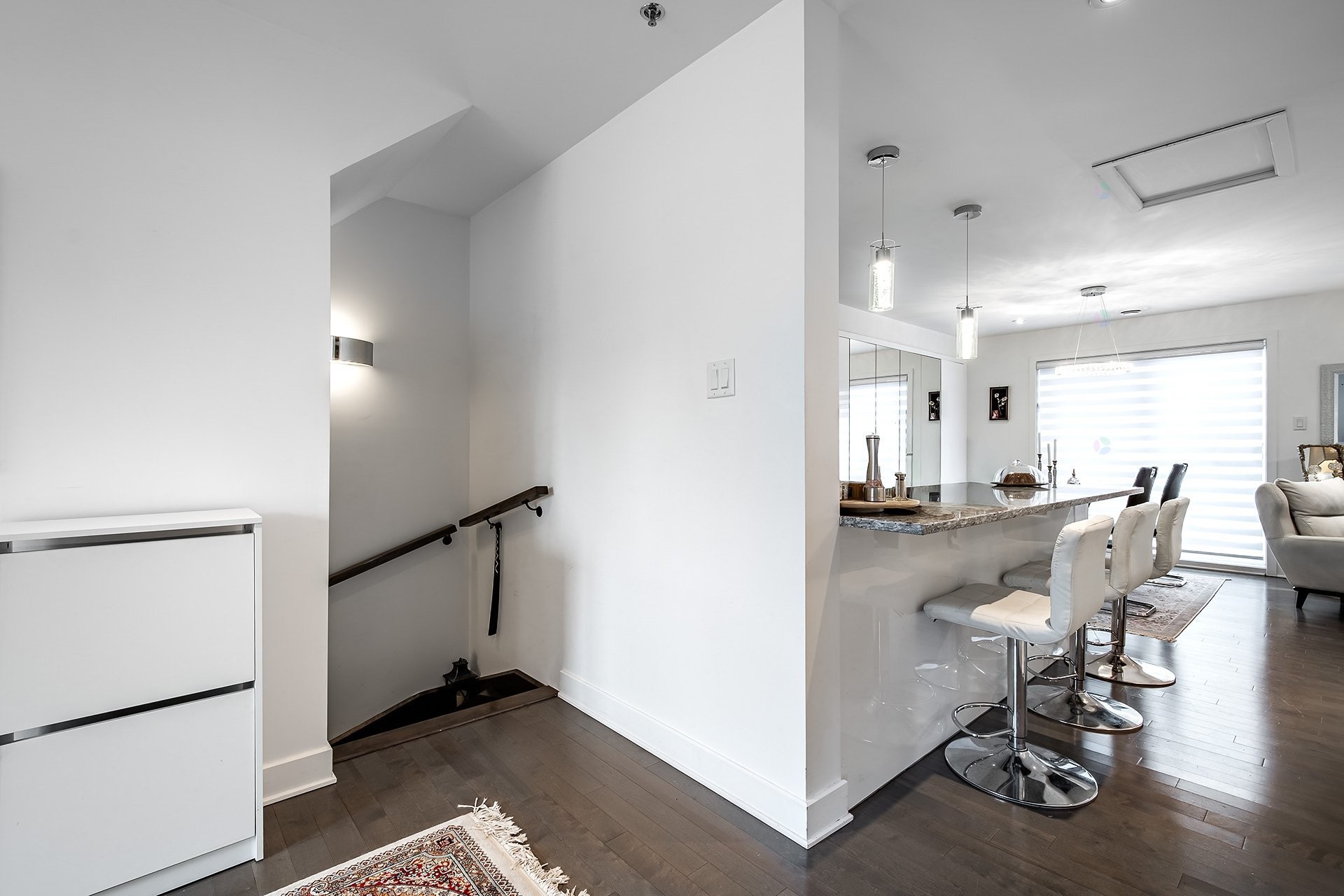 









5788A


Av. Parkhaven

,
Côte-Saint-Luc,




QC
H4W1X9

