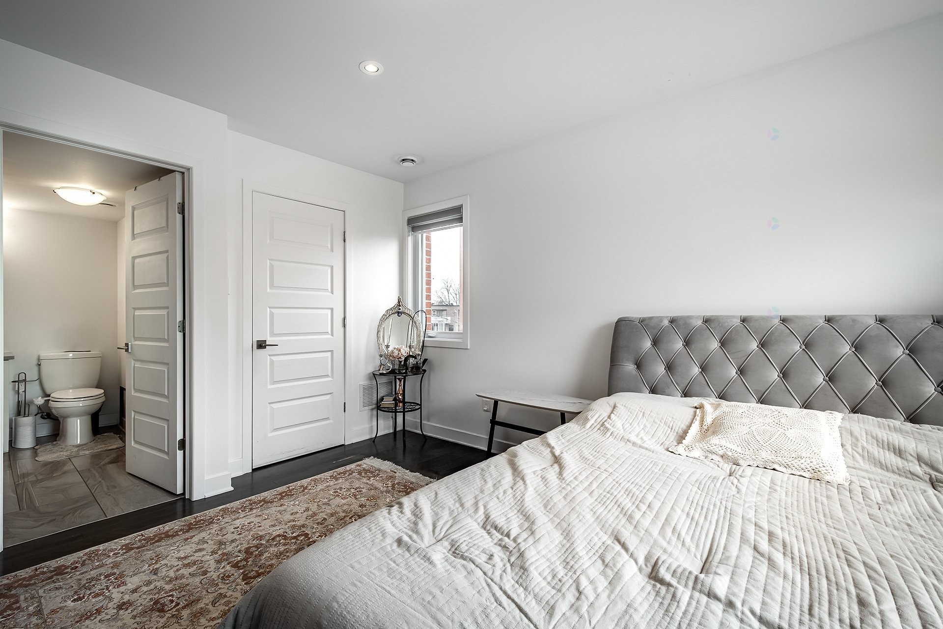 









5788A


Av. Parkhaven

,
Côte-Saint-Luc,




QC
H4W1X9

