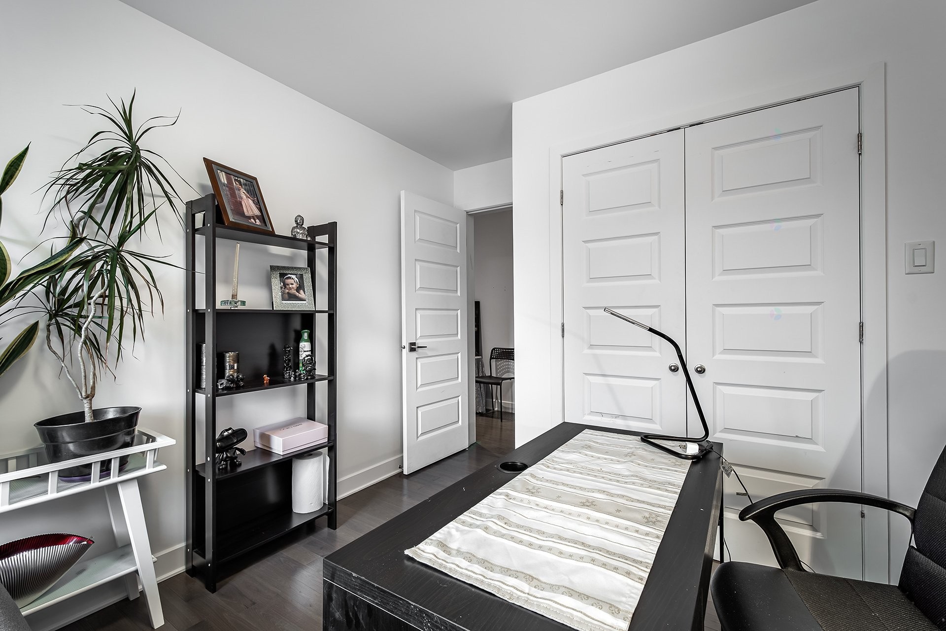 









5788A


Av. Parkhaven

,
Côte-Saint-Luc,




QC
H4W1X9

