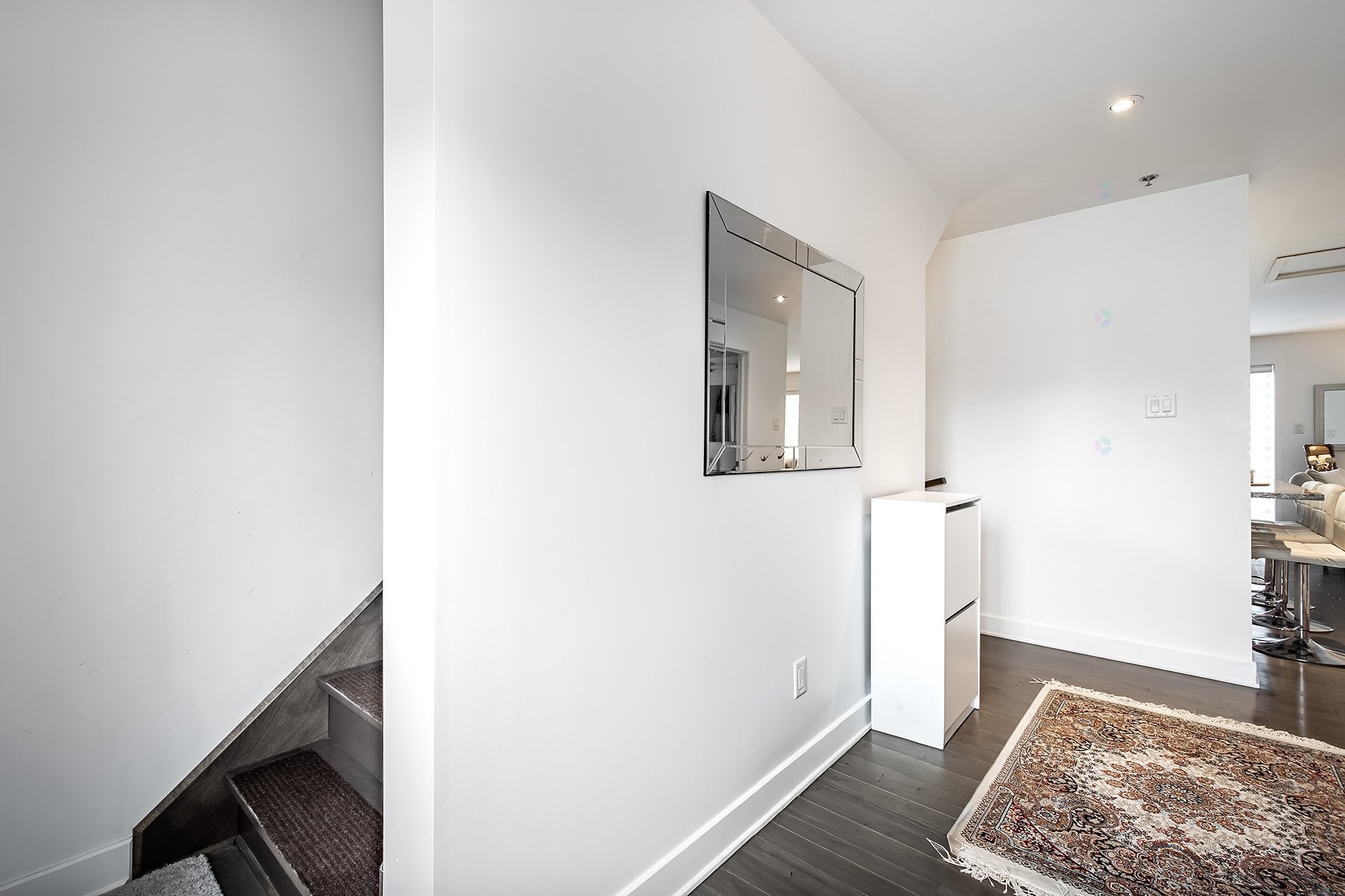 









5788A


Av. Parkhaven

,
Côte-Saint-Luc,




QC
H4W1X9

