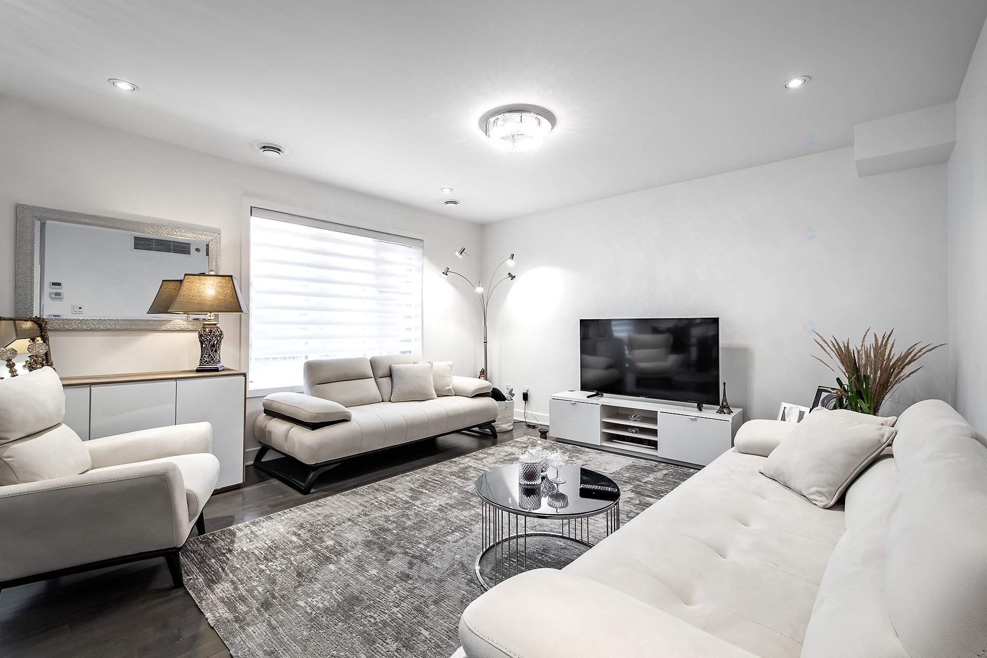 









5788A


Av. Parkhaven

,
Côte-Saint-Luc,




QC
H4W1X9

