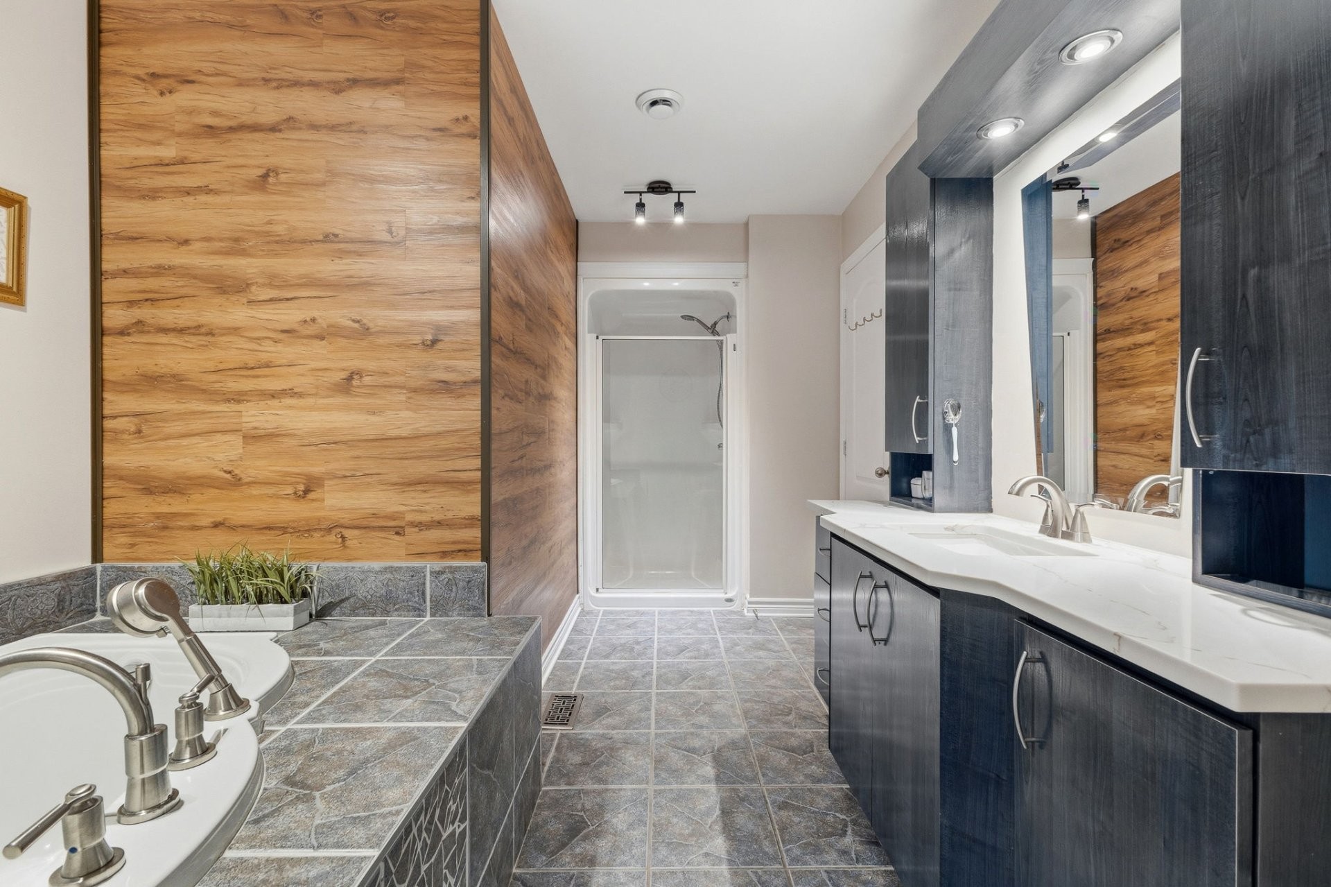 









37


Rue Biehler

,
Gatineau (Buckingham),




QC
J8L3S6

