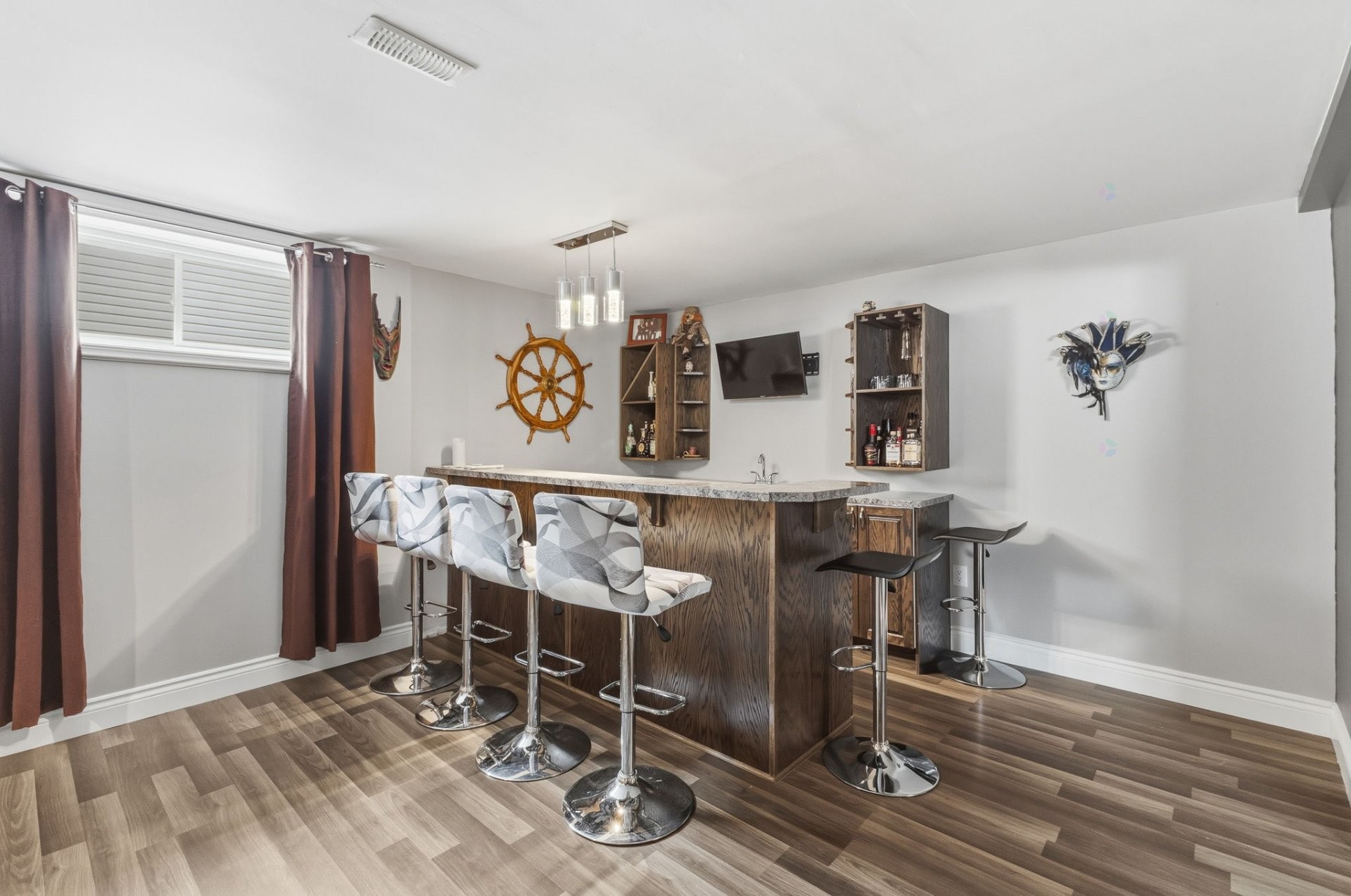 









37


Rue Biehler

,
Gatineau (Buckingham),




QC
J8L3S6

