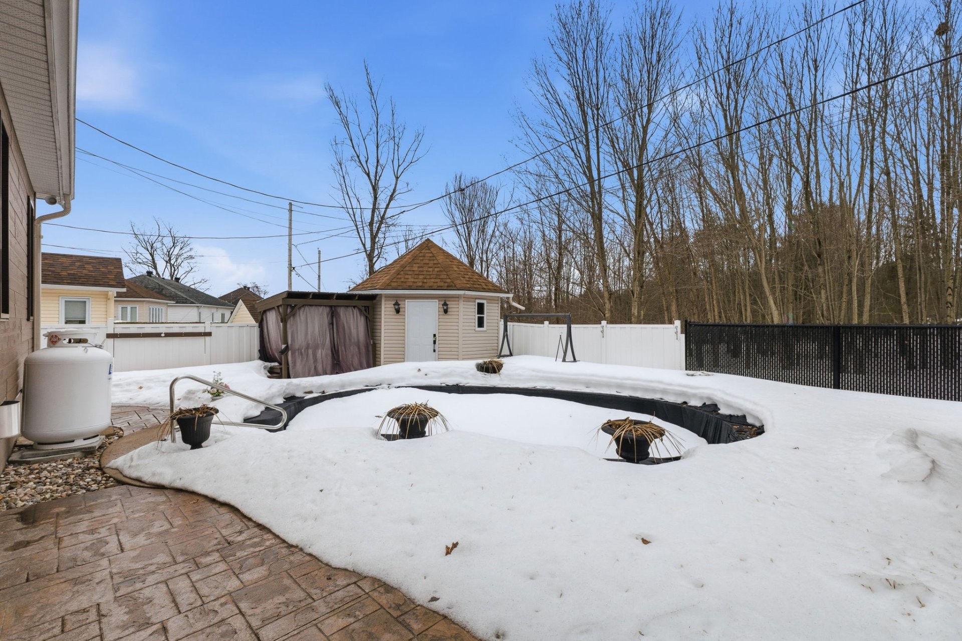 









37


Rue Biehler

,
Gatineau (Buckingham),




QC
J8L3S6

