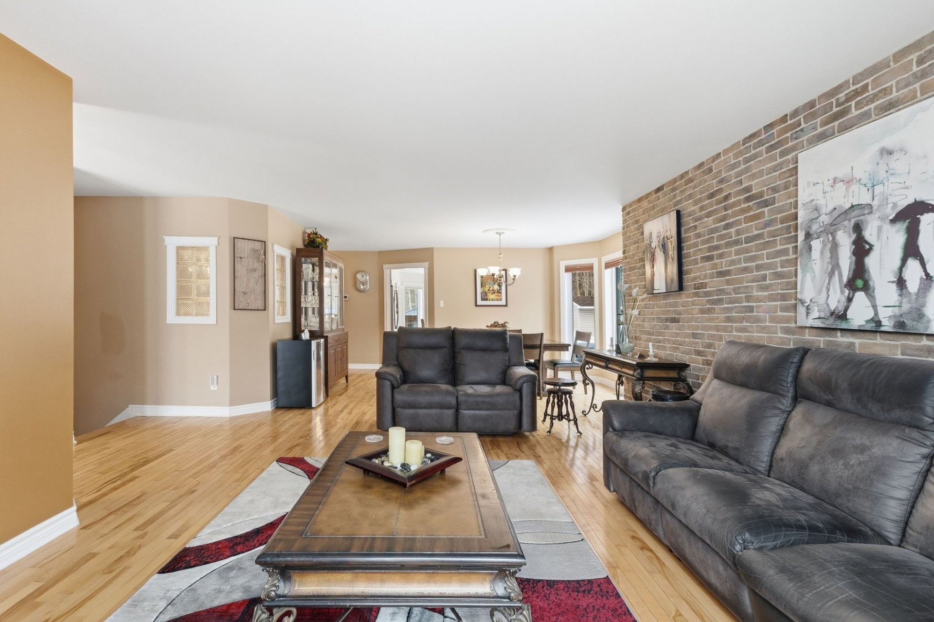 









37


Rue Biehler

,
Gatineau (Buckingham),




QC
J8L3S6

