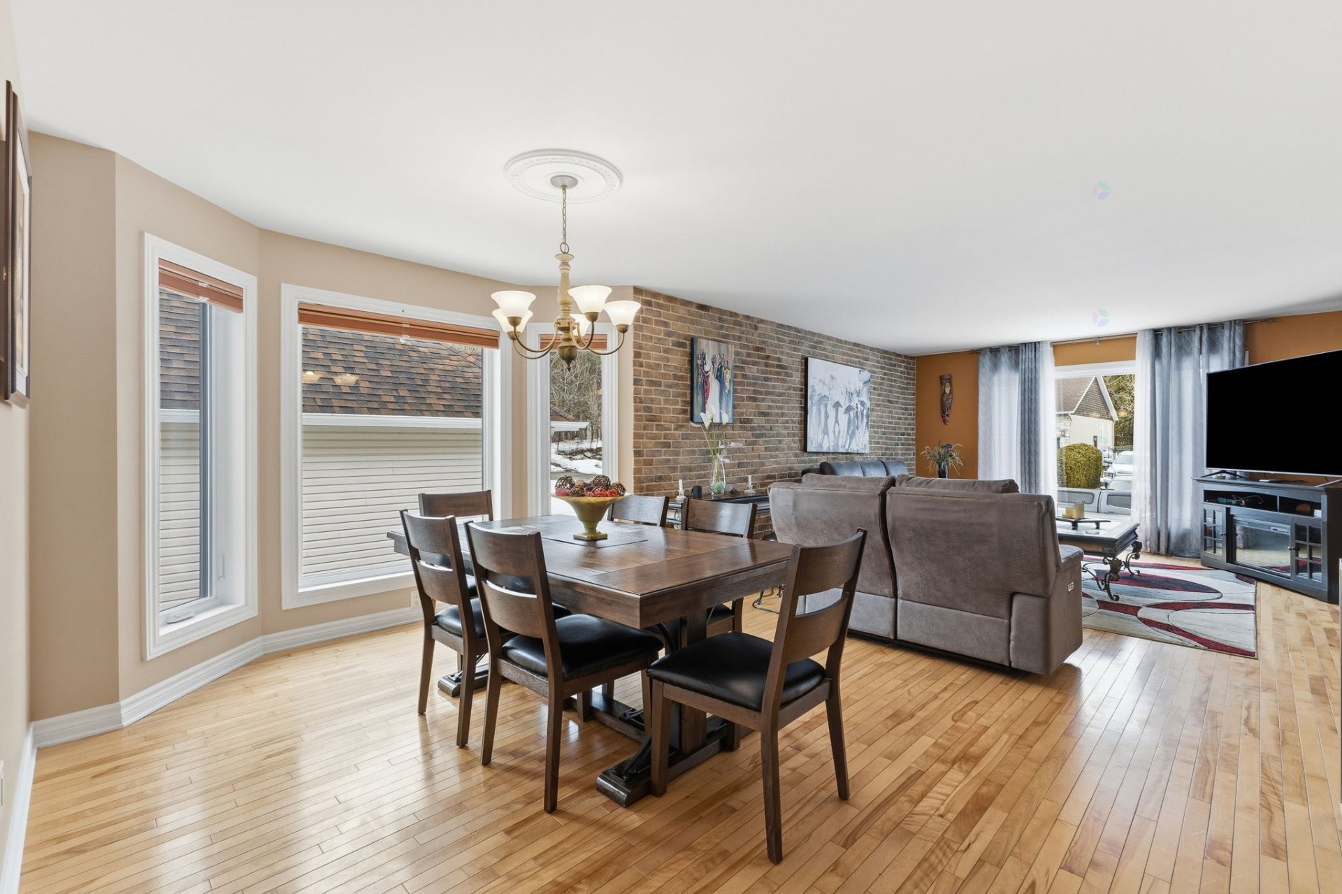 









37


Rue Biehler

,
Gatineau (Buckingham),




QC
J8L3S6

