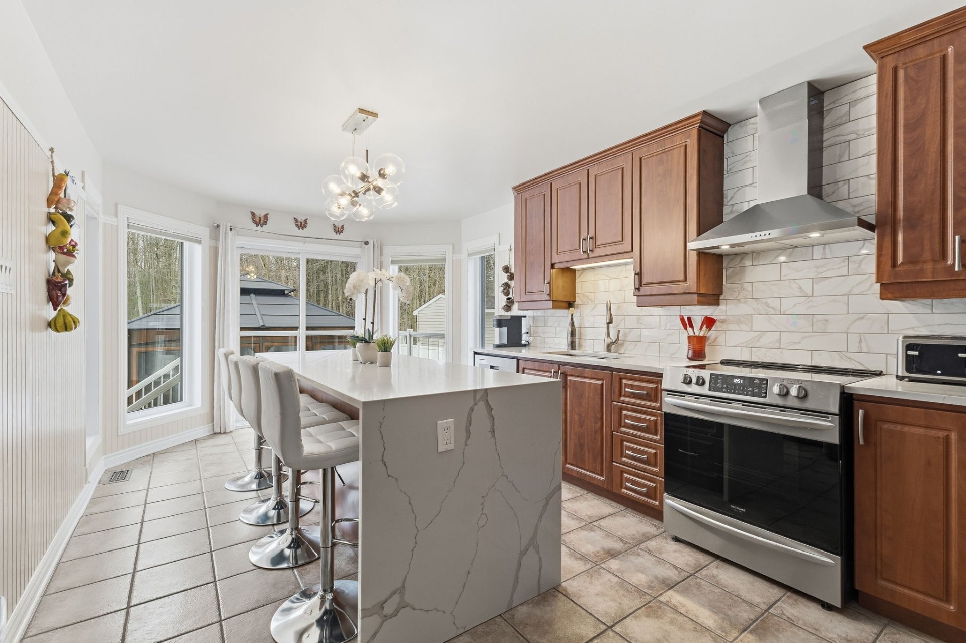 









37


Rue Biehler

,
Gatineau (Buckingham),




QC
J8L3S6

