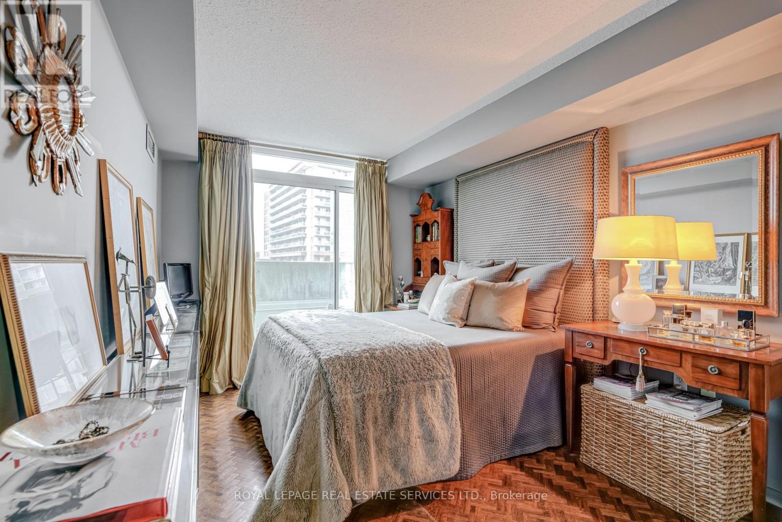 












509 - 17 MICHAEL POWER PLACE

,
Toronto,




Ontario
M9A5G5

