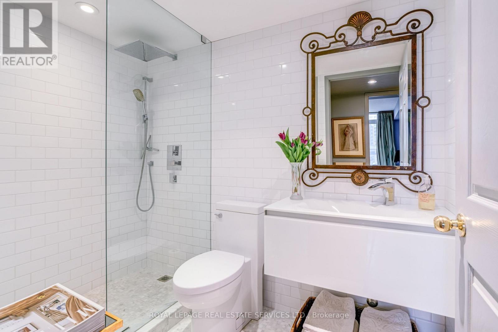 












509 - 17 MICHAEL POWER PLACE

,
Toronto,




Ontario
M9A5G5

