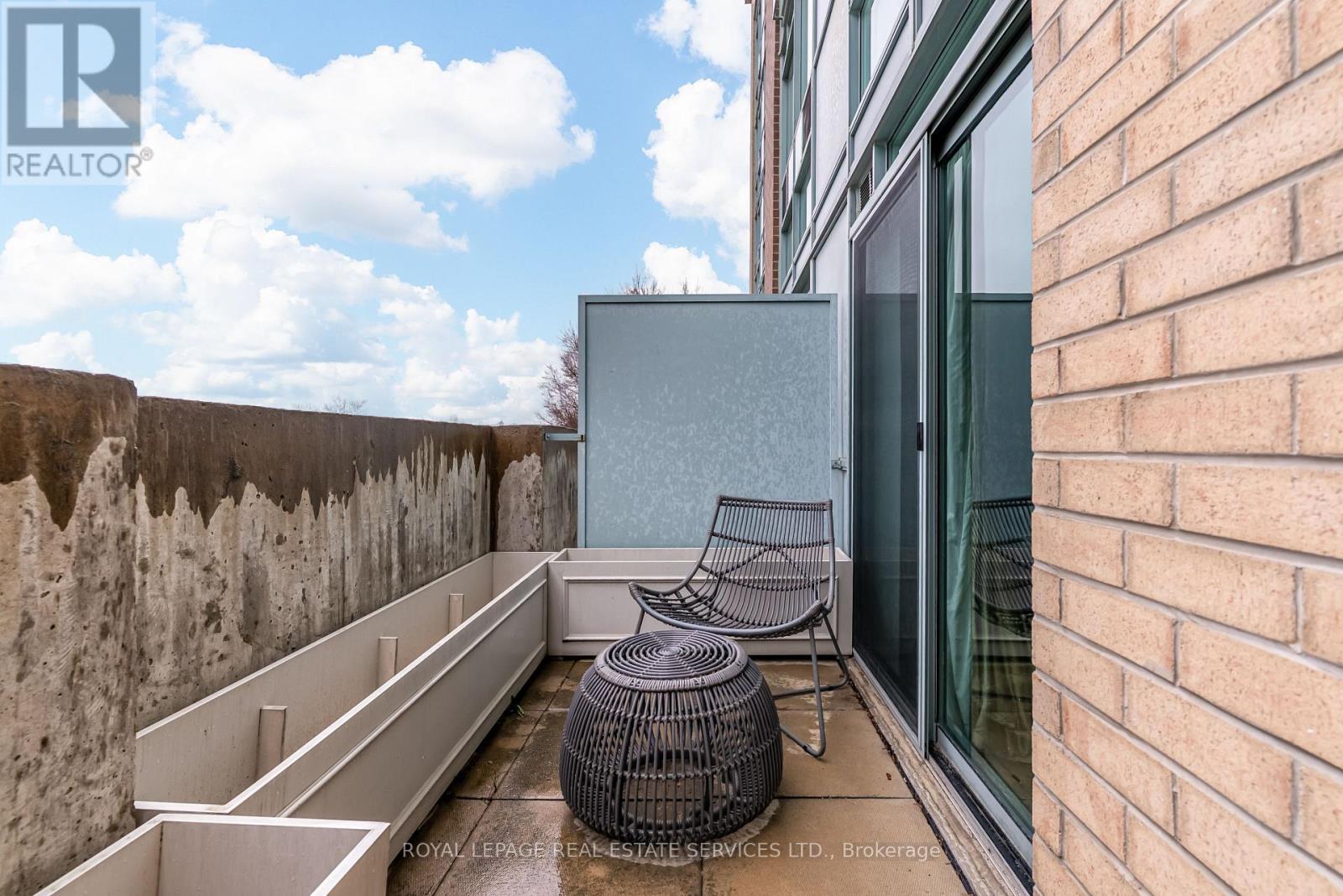 












509 - 17 MICHAEL POWER PLACE

,
Toronto,




Ontario
M9A5G5

