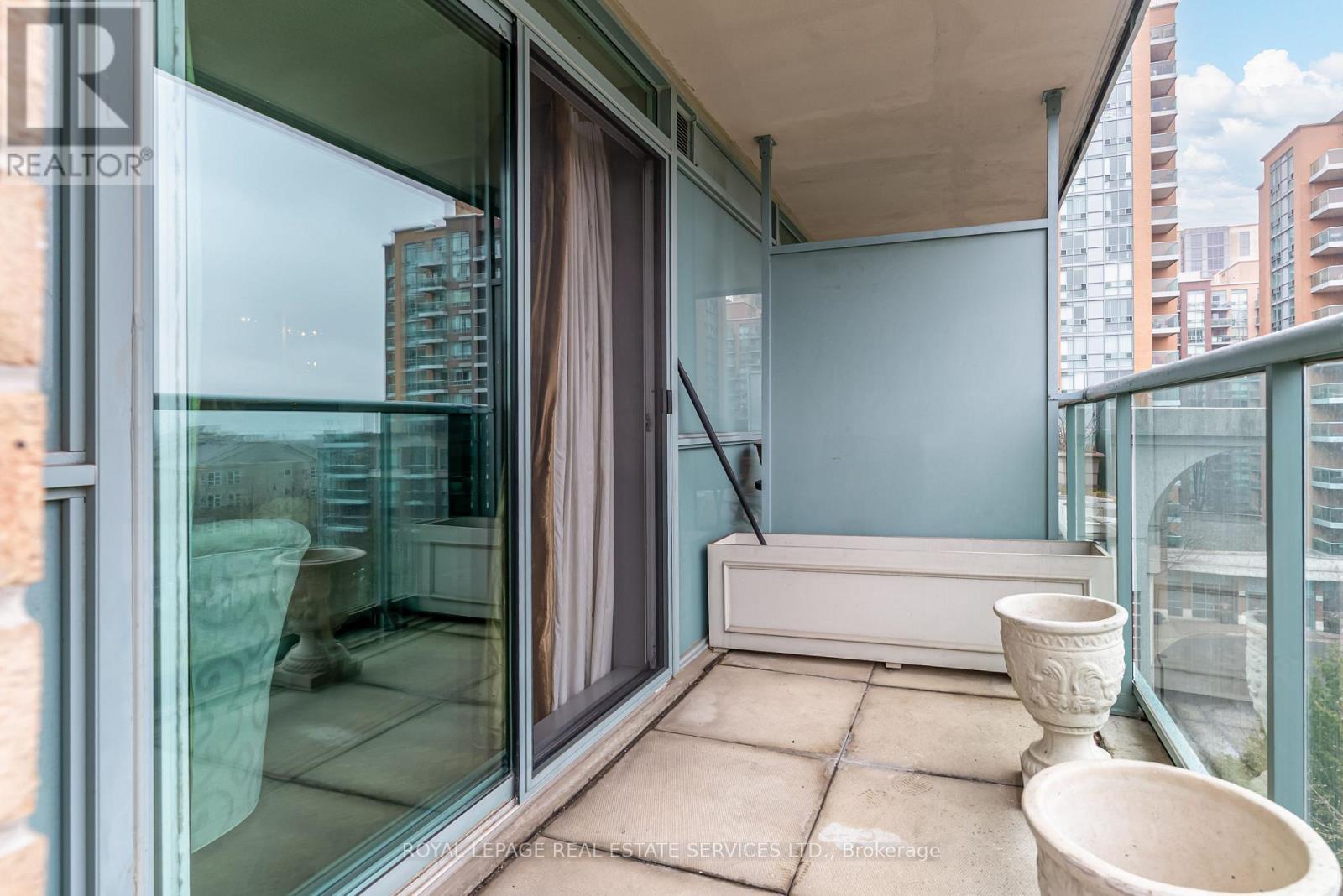 












509 - 17 MICHAEL POWER PLACE

,
Toronto,




Ontario
M9A5G5

