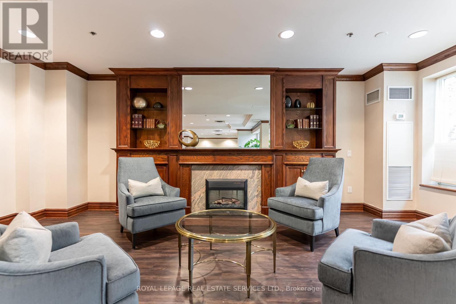 












509 - 17 MICHAEL POWER PLACE

,
Toronto,




Ontario
M9A5G5

