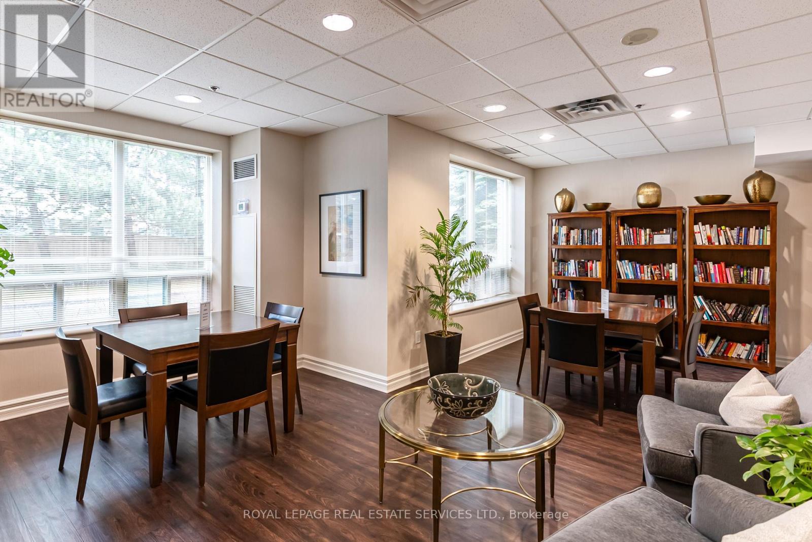 












509 - 17 MICHAEL POWER PLACE

,
Toronto,




Ontario
M9A5G5

