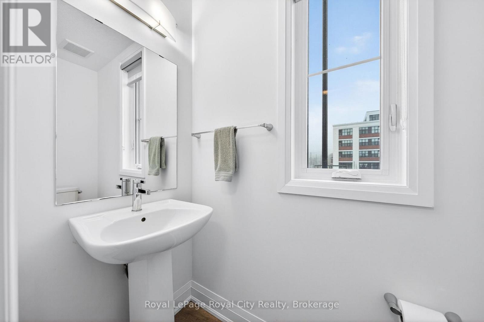 












1 - 150 HURON STREET

,
Guelph (St. Patrick's Ward),




Ontario
N1G4Y1

