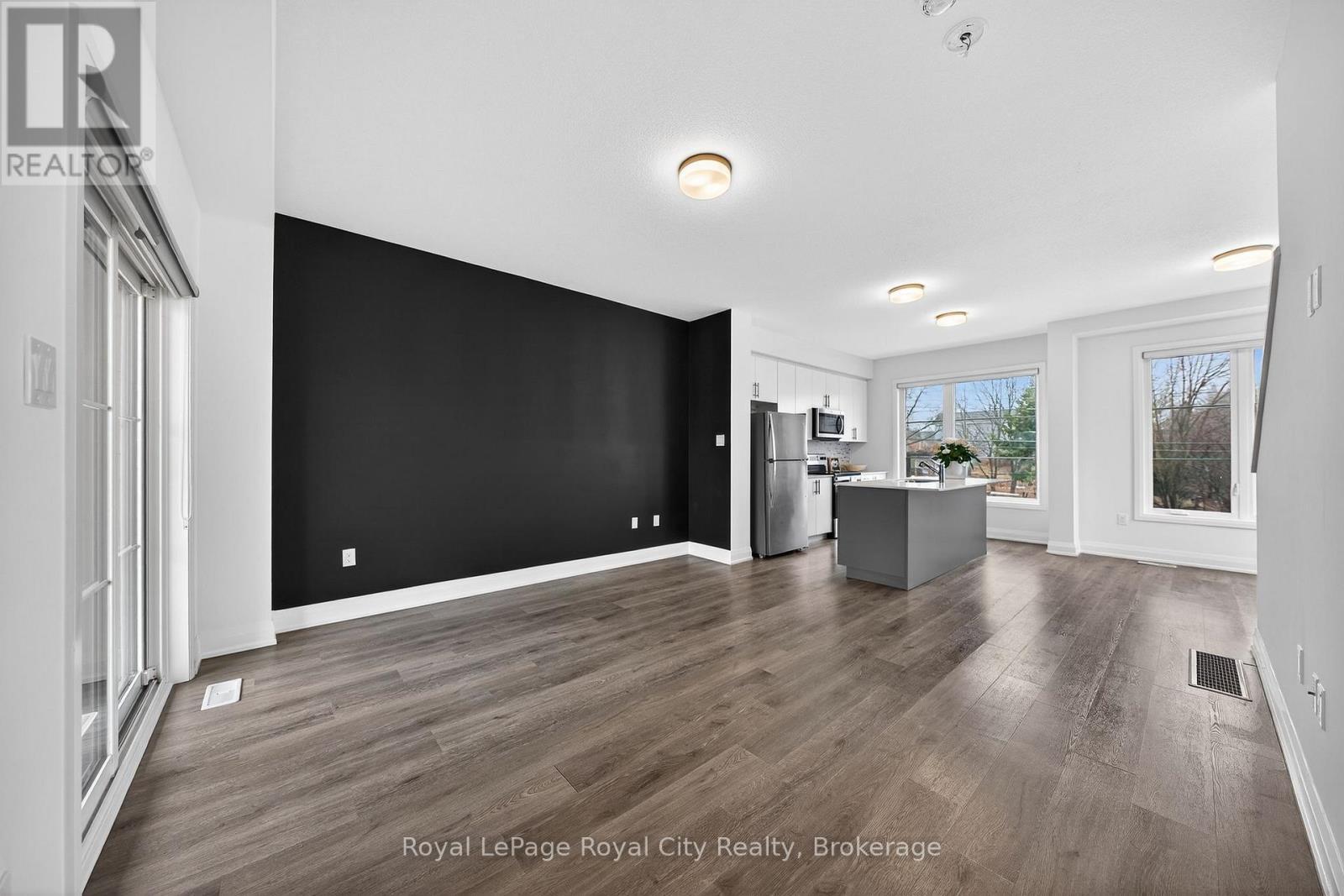 












1 - 150 HURON STREET

,
Guelph (St. Patrick's Ward),




Ontario
N1G4Y1

