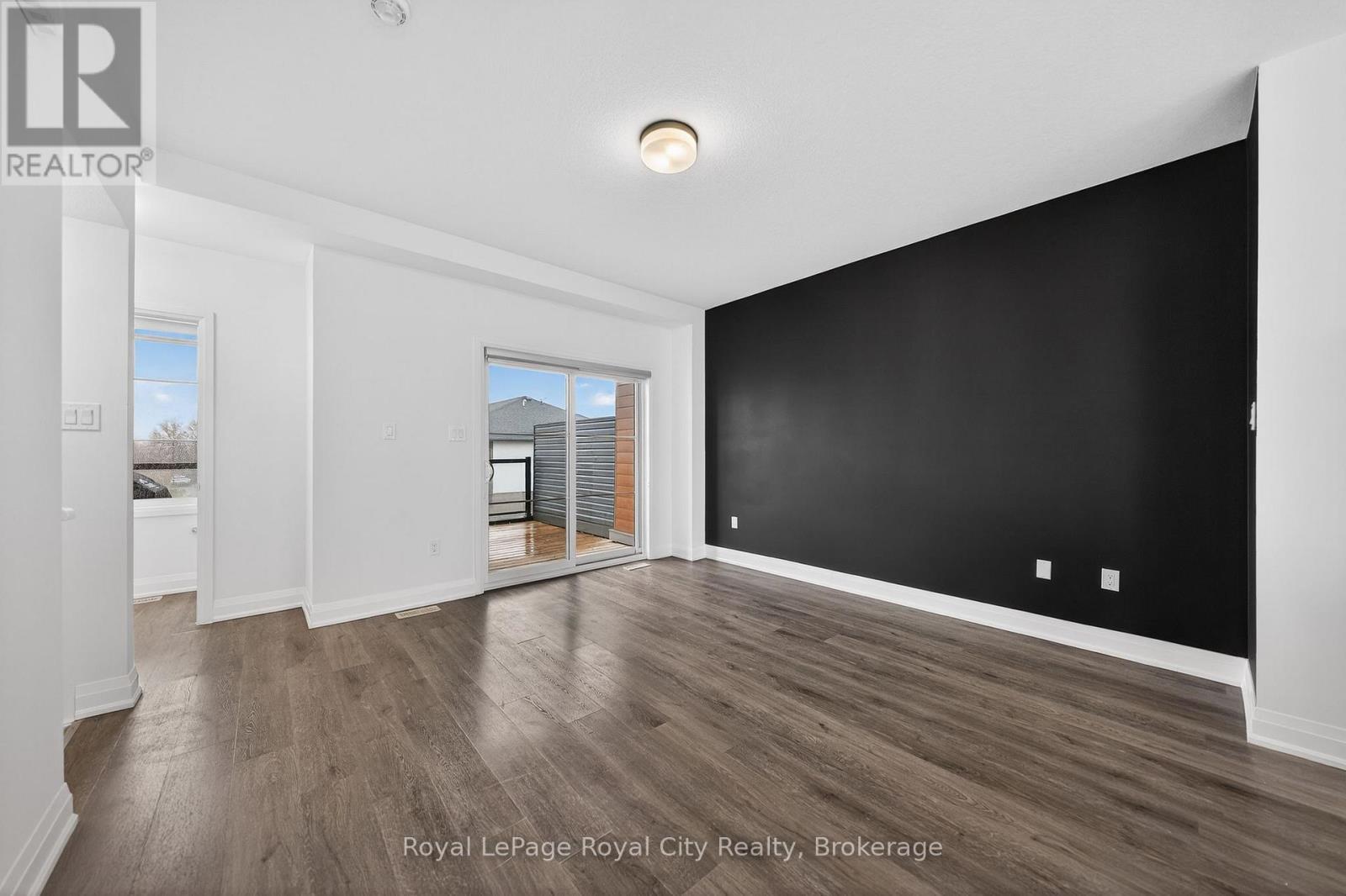 












1 - 150 HURON STREET

,
Guelph (St. Patrick's Ward),




Ontario
N1G4Y1

