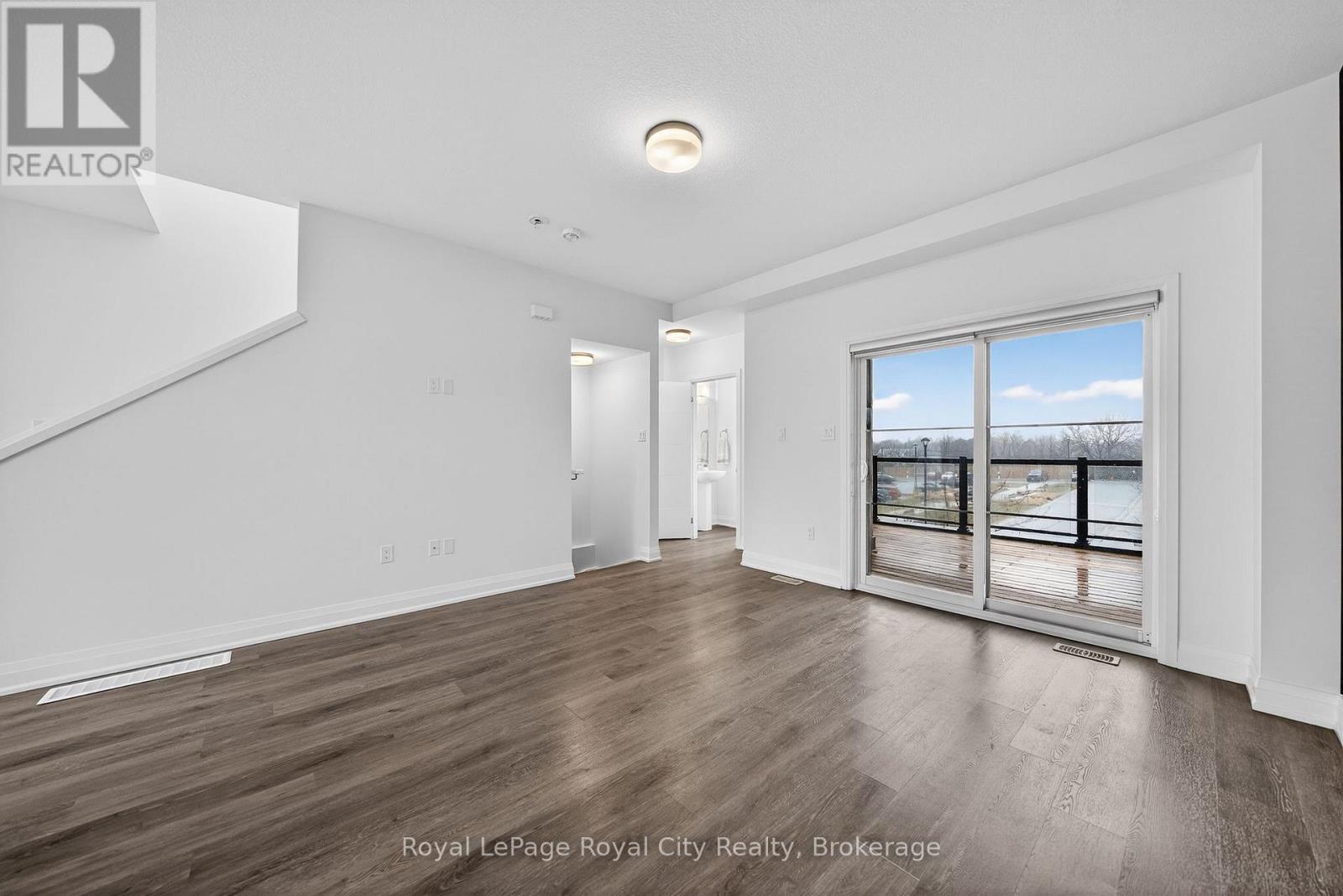 












1 - 150 HURON STREET

,
Guelph (St. Patrick's Ward),




Ontario
N1G4Y1

