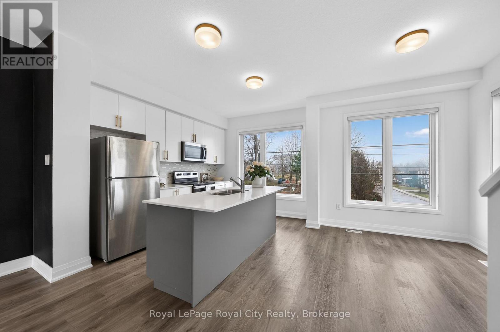 












1 - 150 HURON STREET

,
Guelph (St. Patrick's Ward),




Ontario
N1G4Y1

