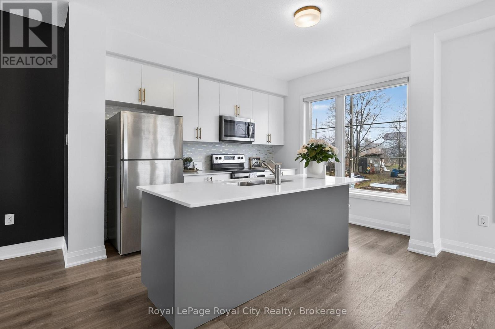 












1 - 150 HURON STREET

,
Guelph (St. Patrick's Ward),




Ontario
N1G4Y1

