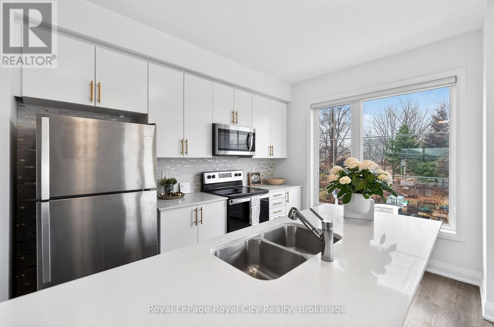 












1 - 150 HURON STREET

,
Guelph (St. Patrick's Ward),




Ontario
N1G4Y1

