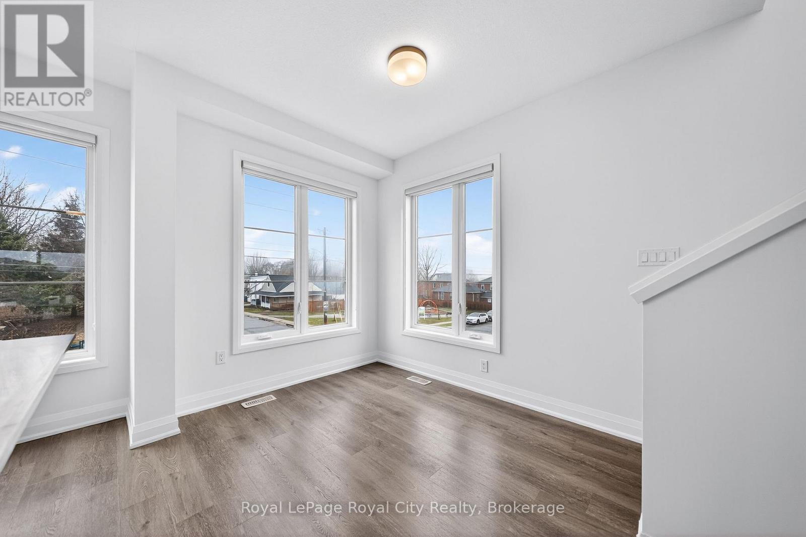












1 - 150 HURON STREET

,
Guelph (St. Patrick's Ward),




Ontario
N1G4Y1

