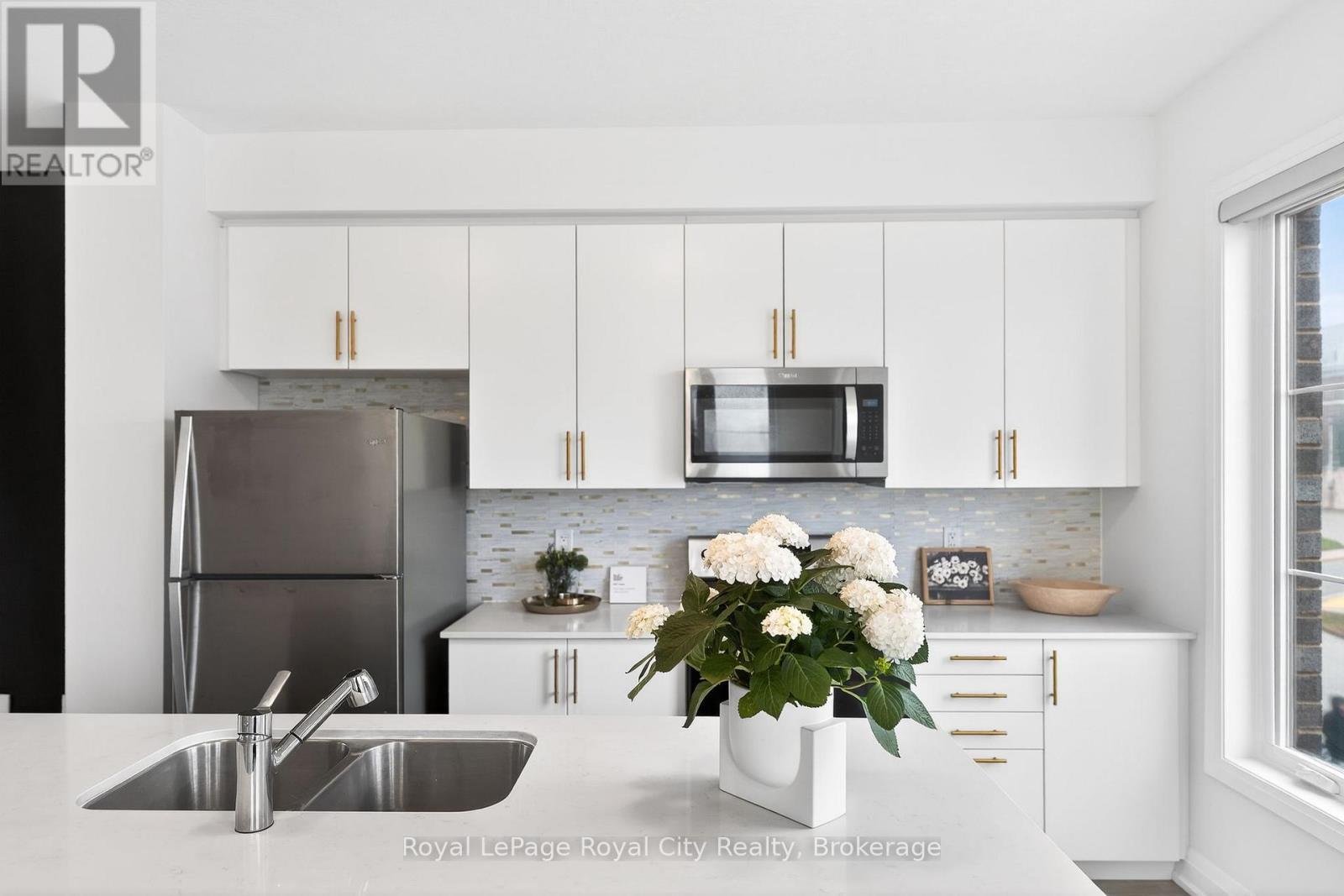 












1 - 150 HURON STREET

,
Guelph (St. Patrick's Ward),




Ontario
N1G4Y1

