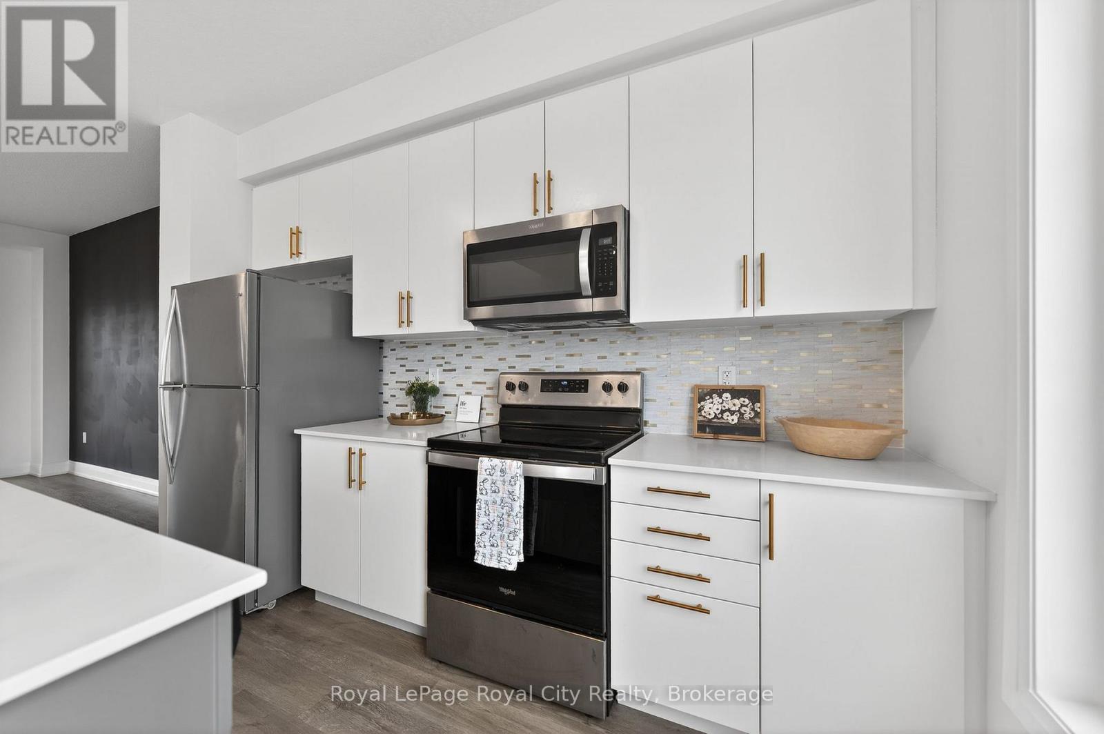 












1 - 150 HURON STREET

,
Guelph (St. Patrick's Ward),




Ontario
N1G4Y1

