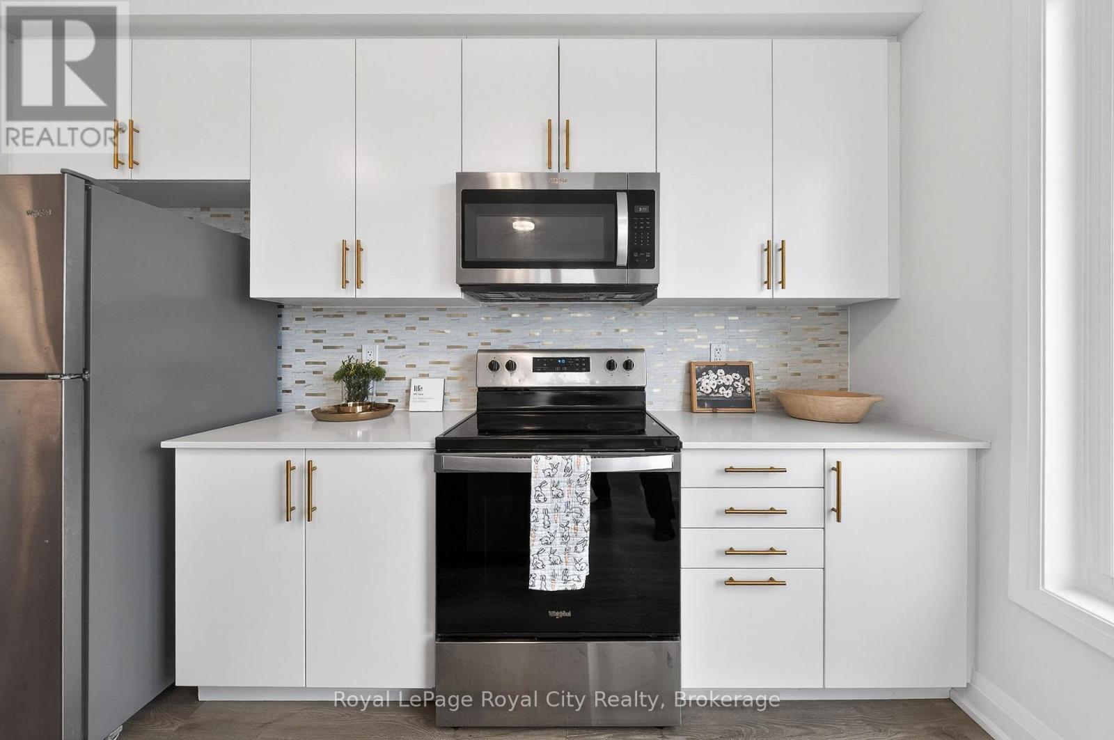 












1 - 150 HURON STREET

,
Guelph (St. Patrick's Ward),




Ontario
N1G4Y1

