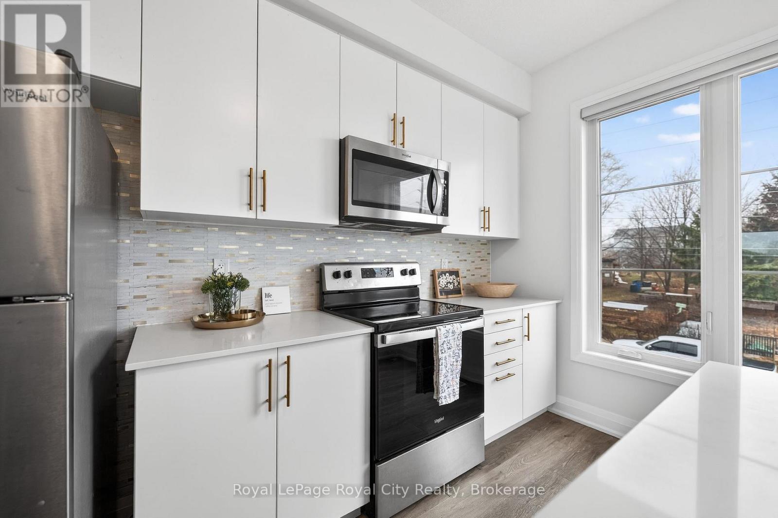 












1 - 150 HURON STREET

,
Guelph (St. Patrick's Ward),




Ontario
N1G4Y1

