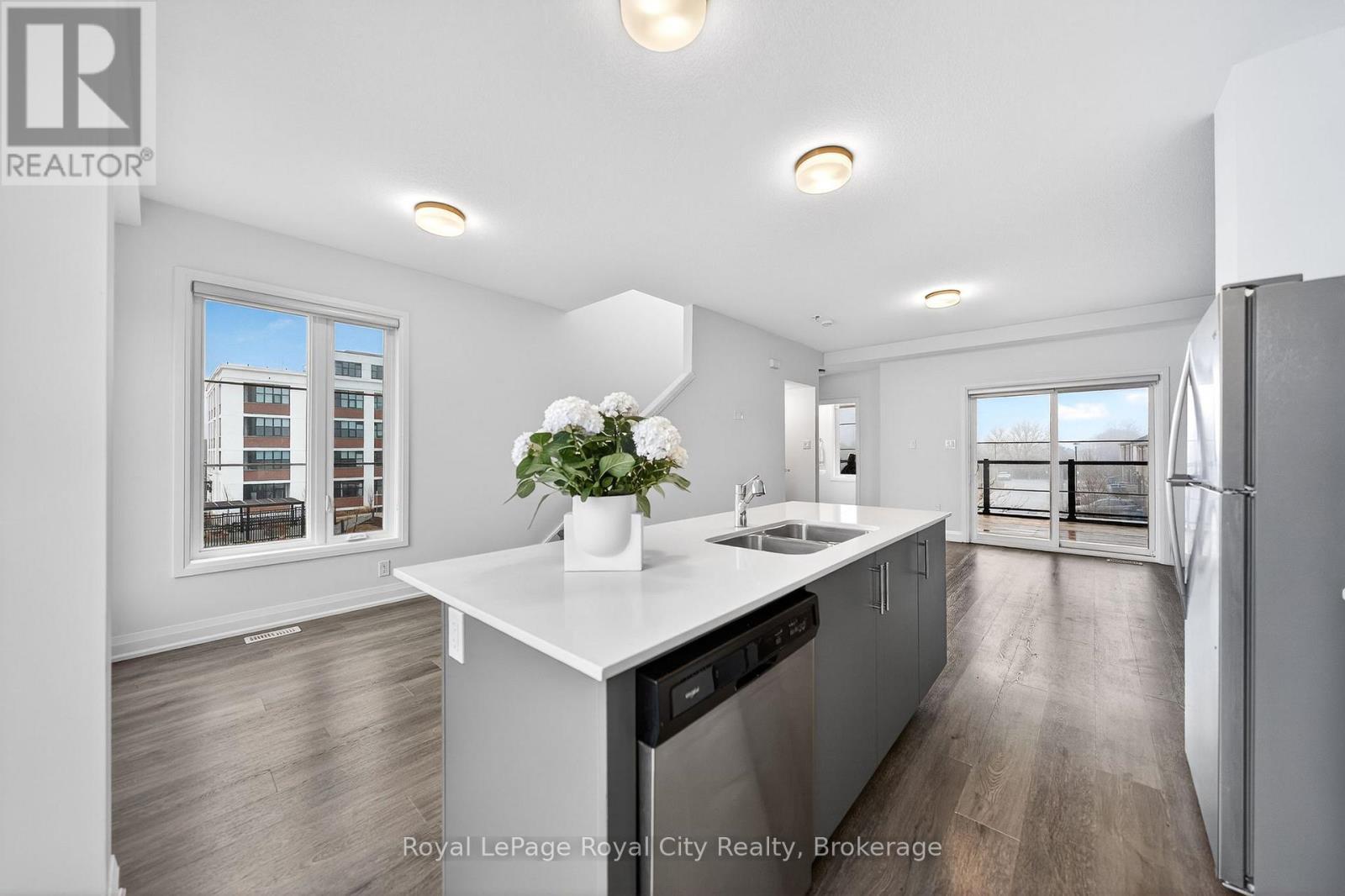 












1 - 150 HURON STREET

,
Guelph (St. Patrick's Ward),




Ontario
N1G4Y1

