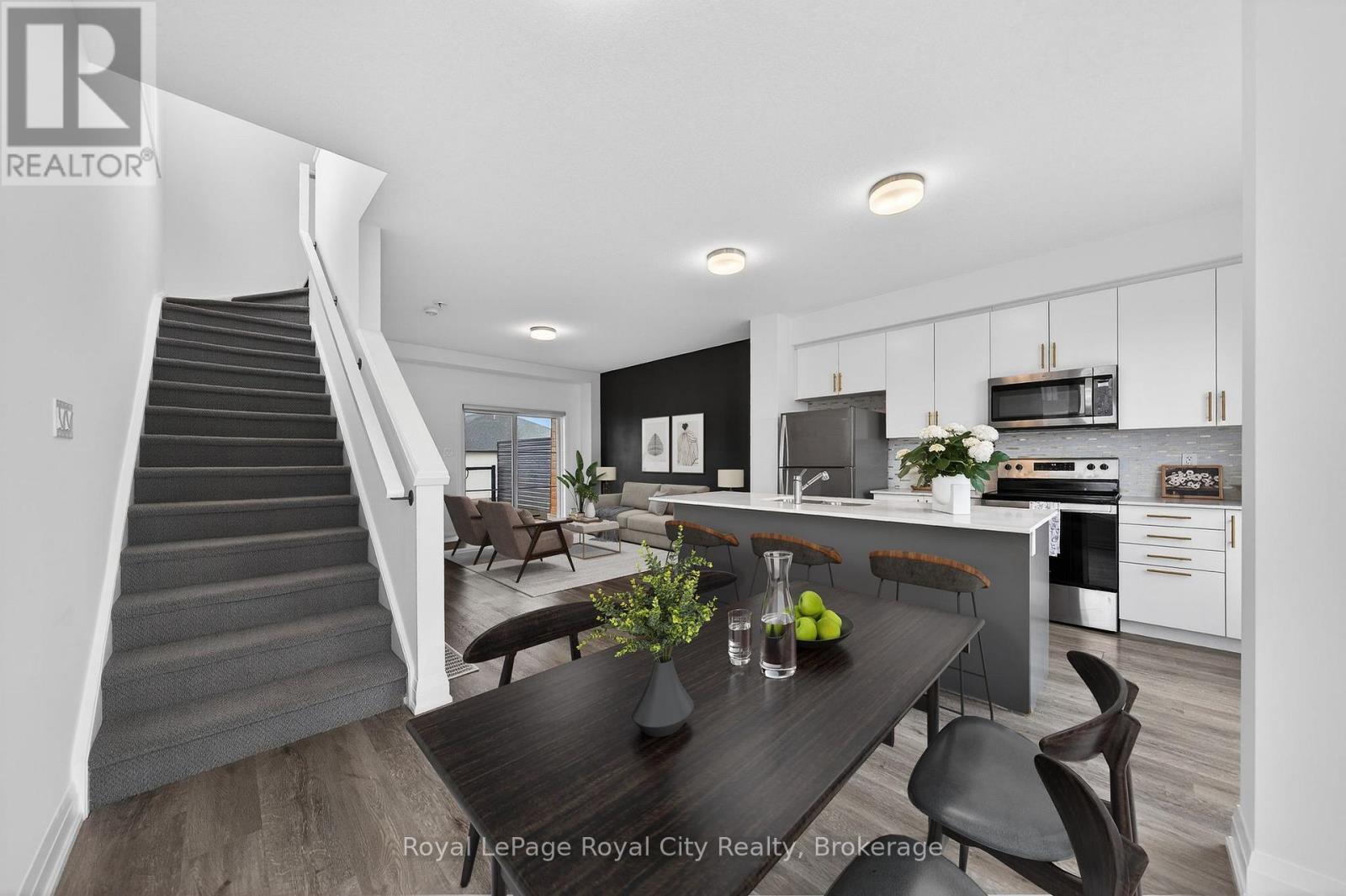 












1 - 150 HURON STREET

,
Guelph (St. Patrick's Ward),




Ontario
N1G4Y1

