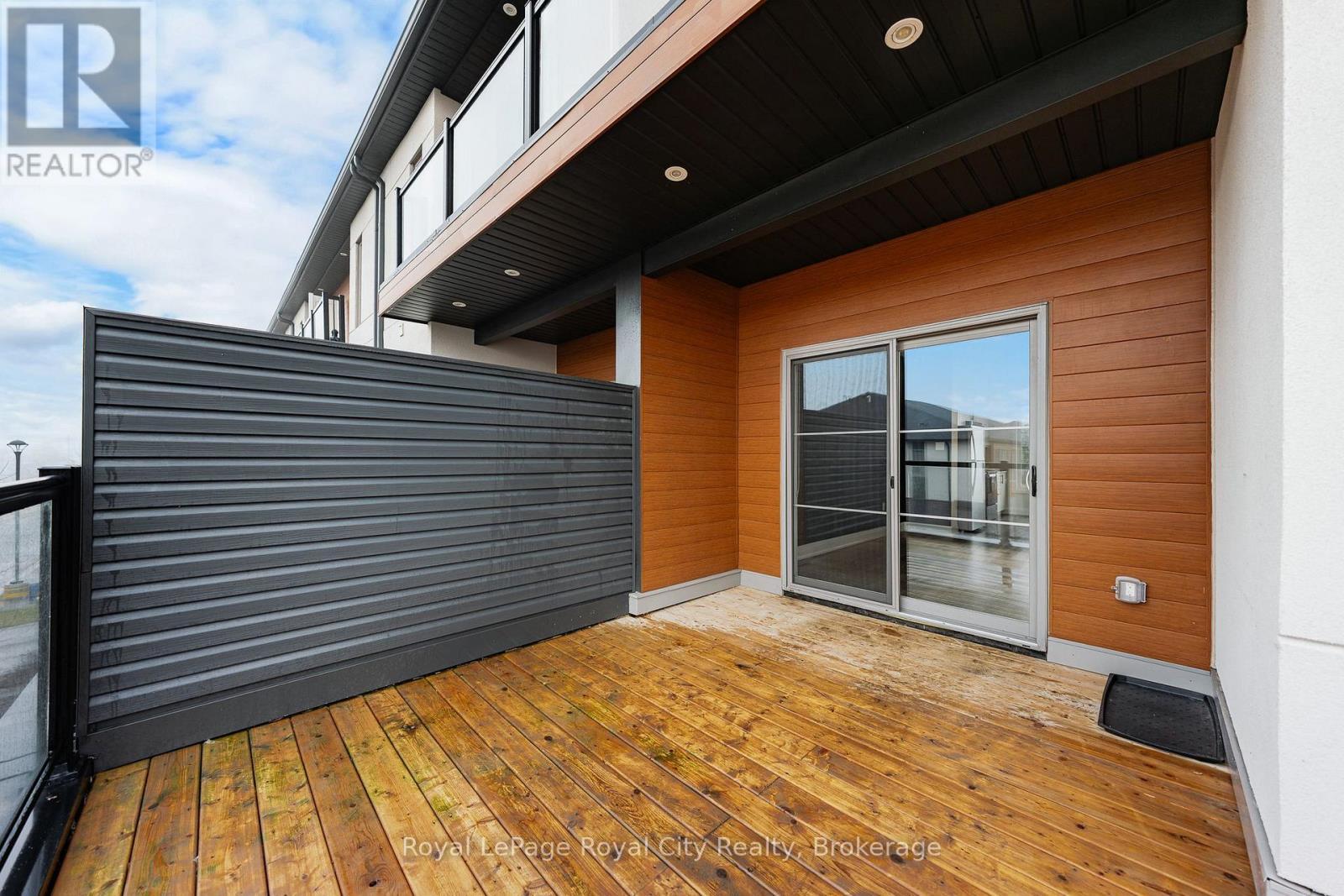 












1 - 150 HURON STREET

,
Guelph (St. Patrick's Ward),




Ontario
N1G4Y1

